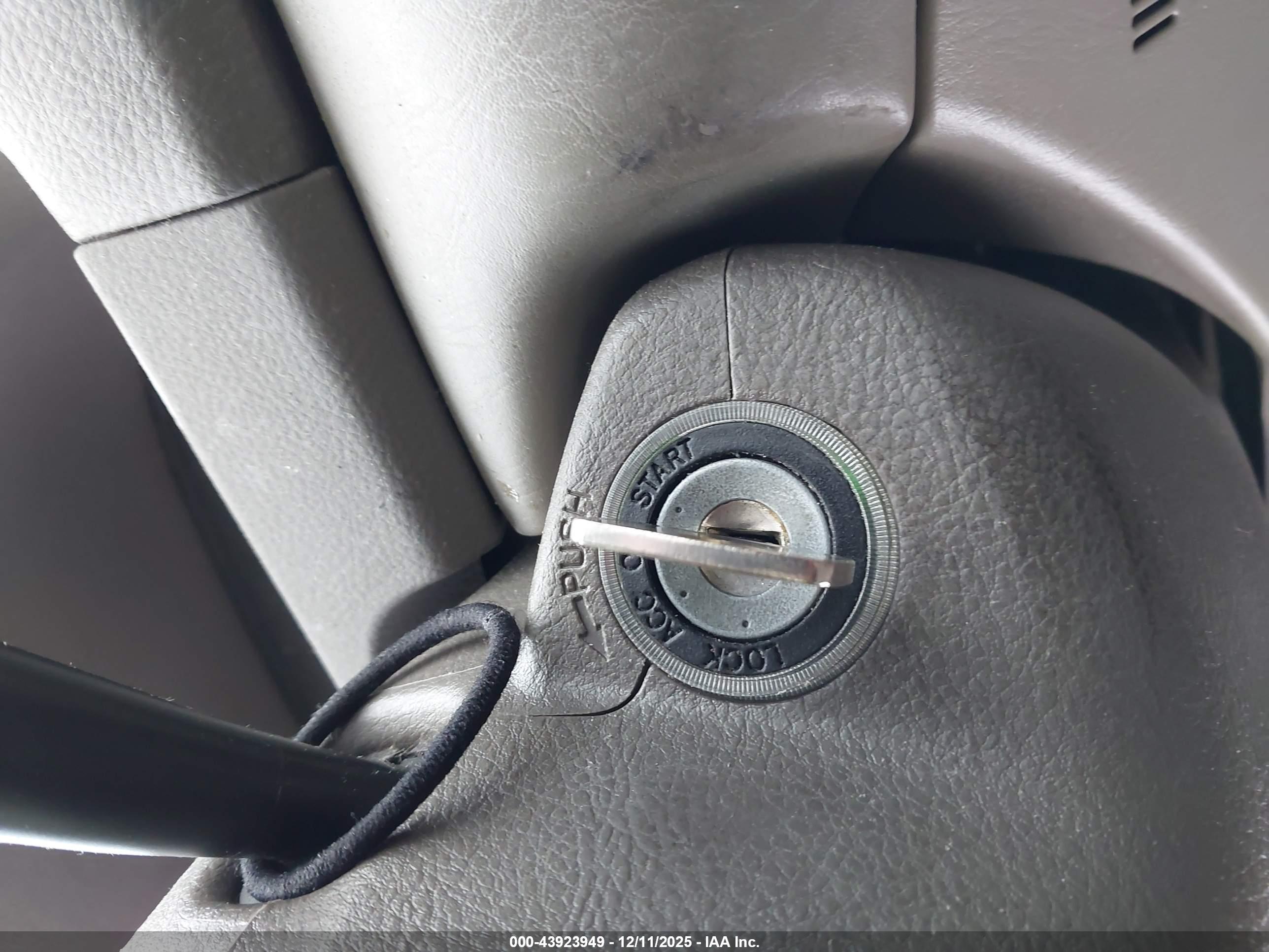 TOYOTA CAMRY image 11