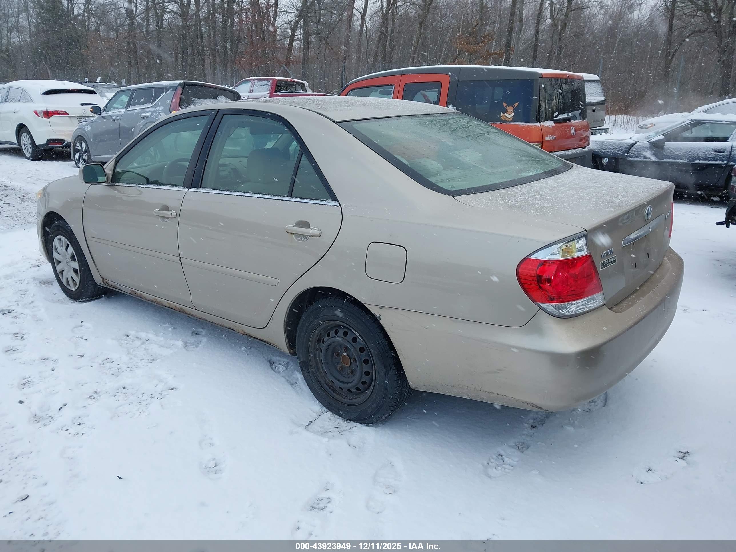 TOYOTA CAMRY image 3