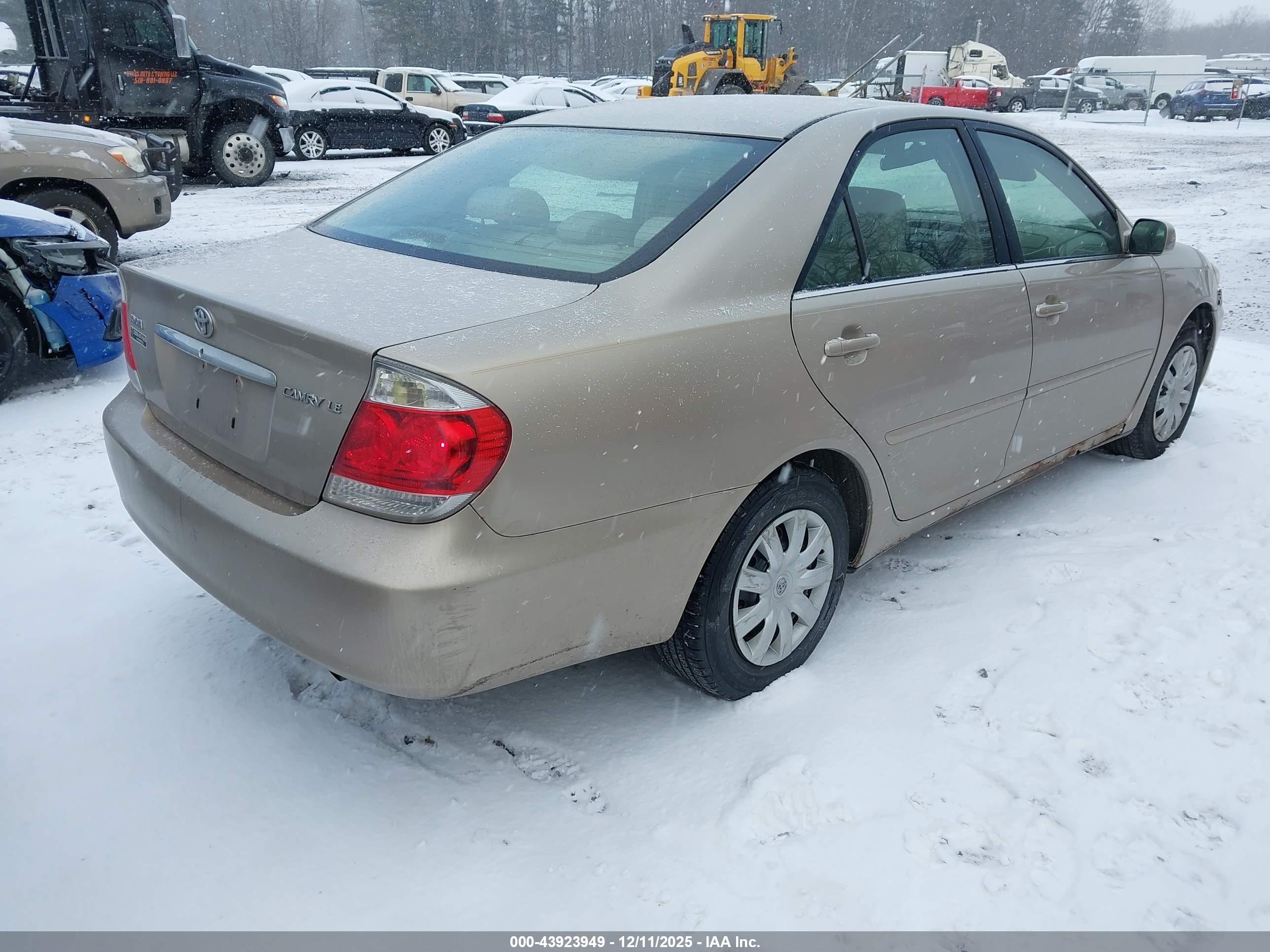 TOYOTA CAMRY image 4