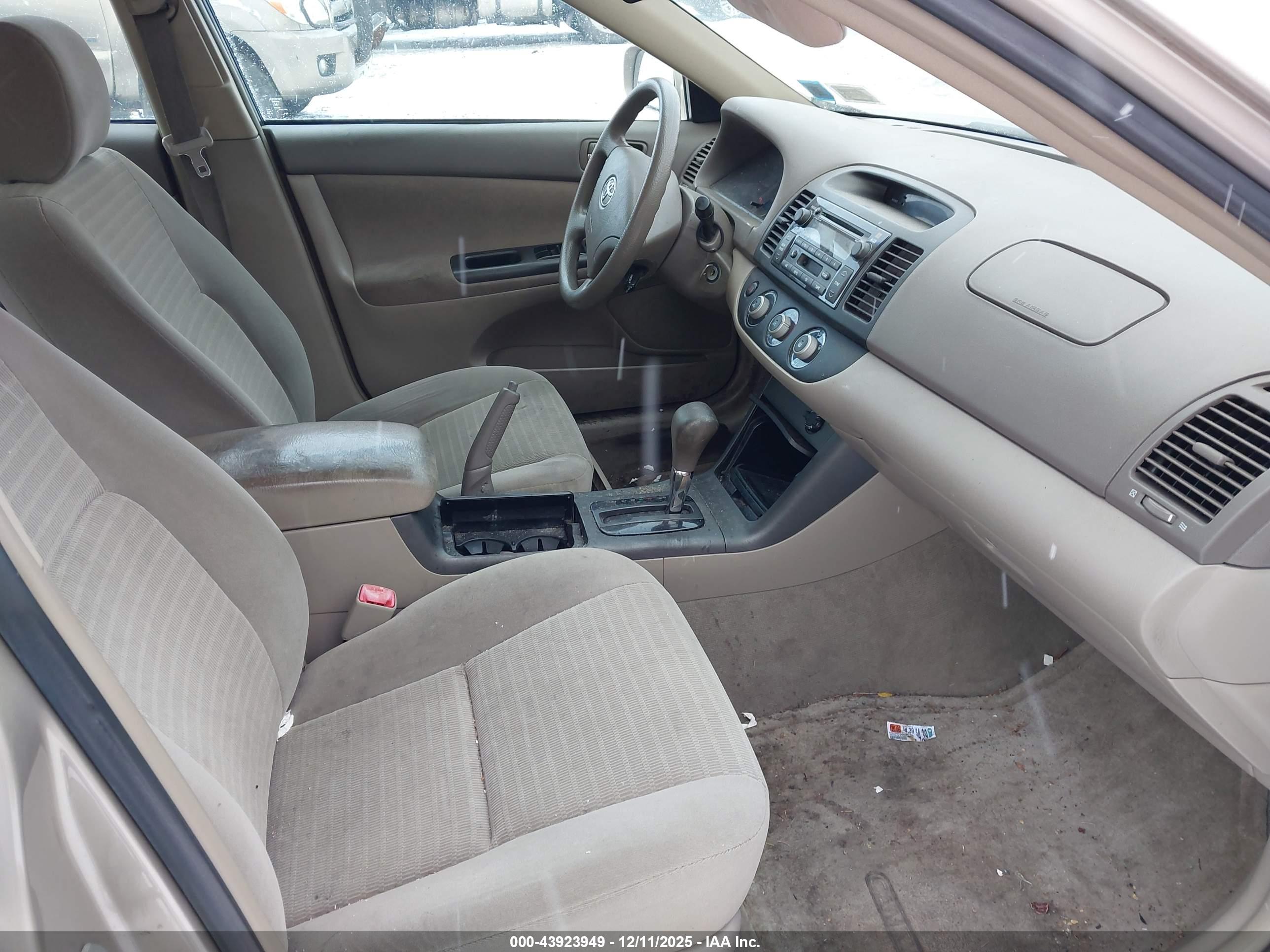 TOYOTA CAMRY image 5