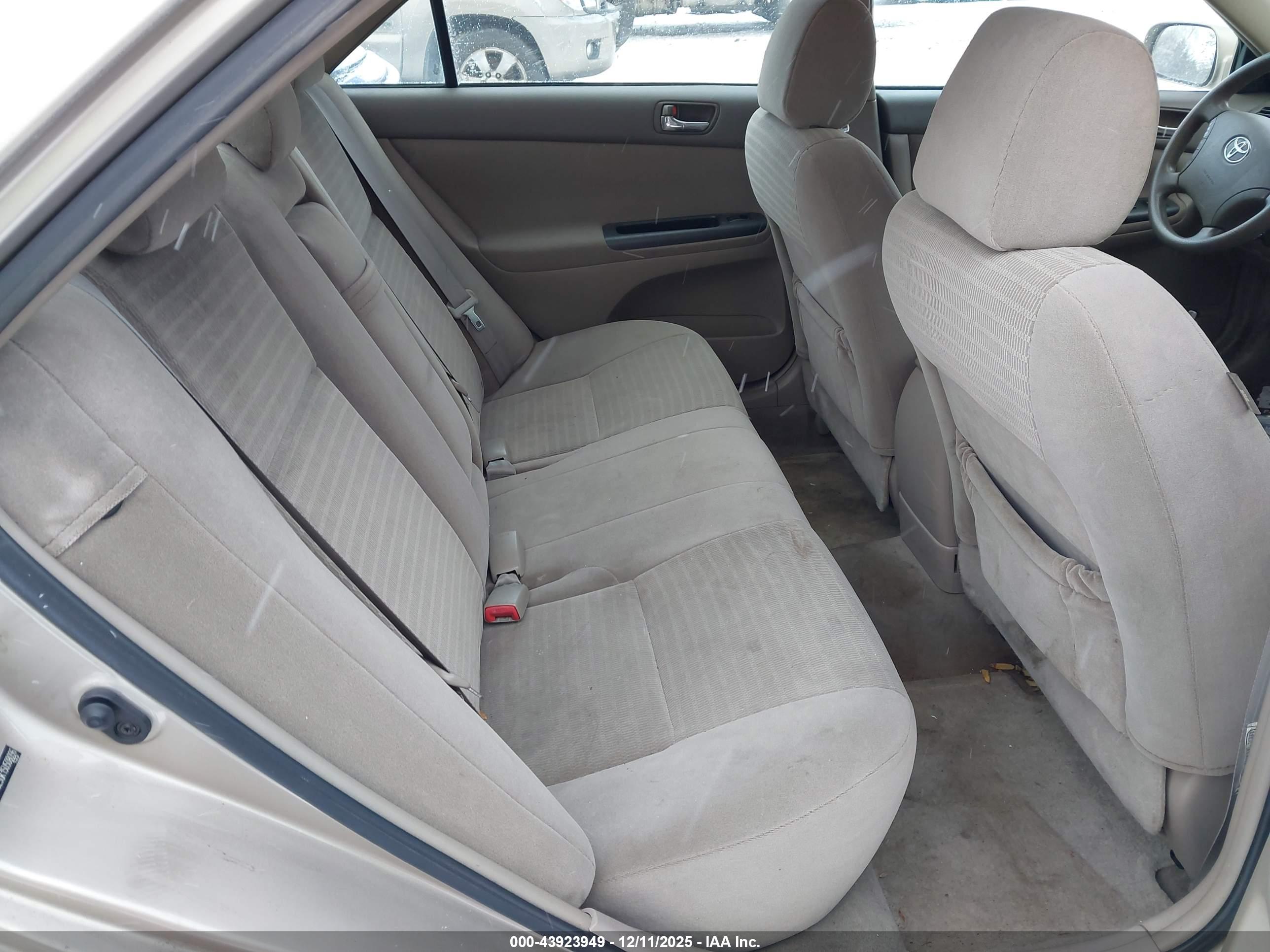 TOYOTA CAMRY image 8