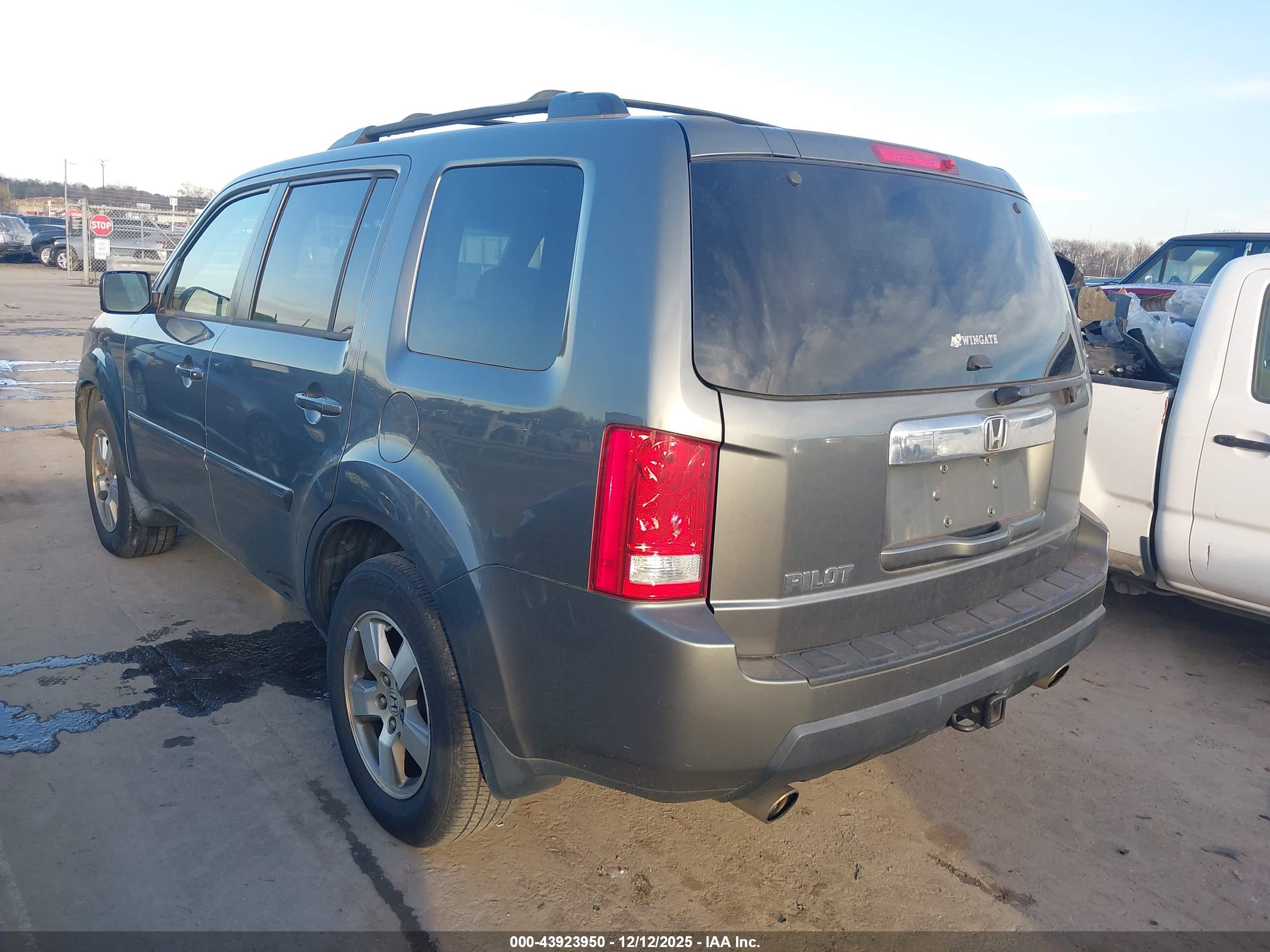 HONDA PILOT image 3