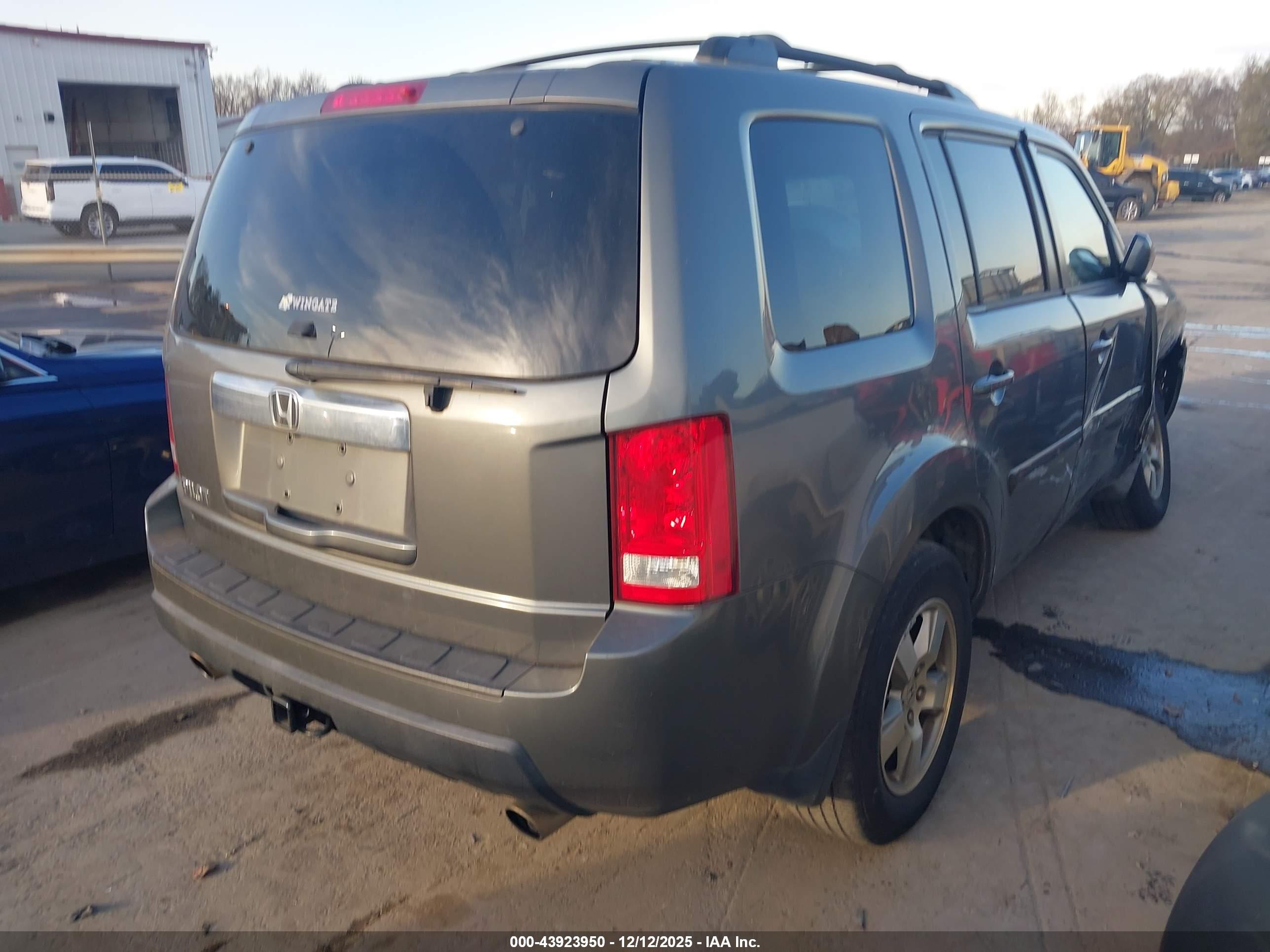 HONDA PILOT image 4