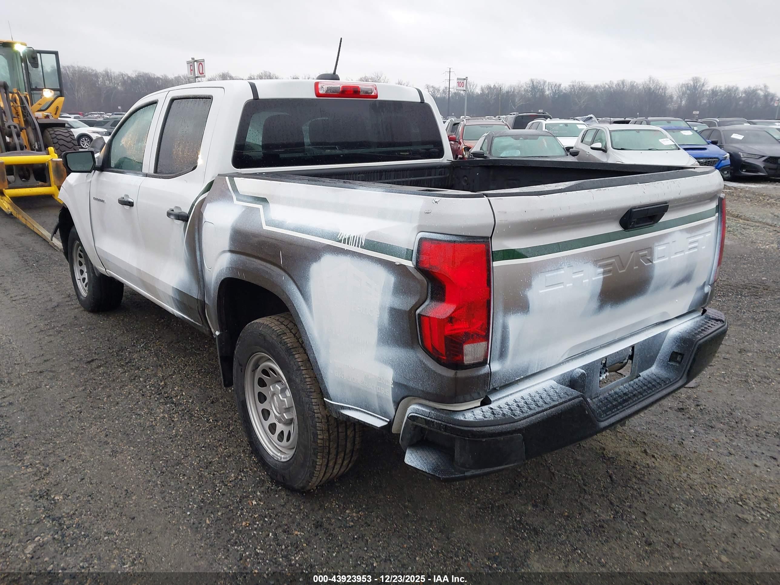 CHEVROLET COLORADO image 3