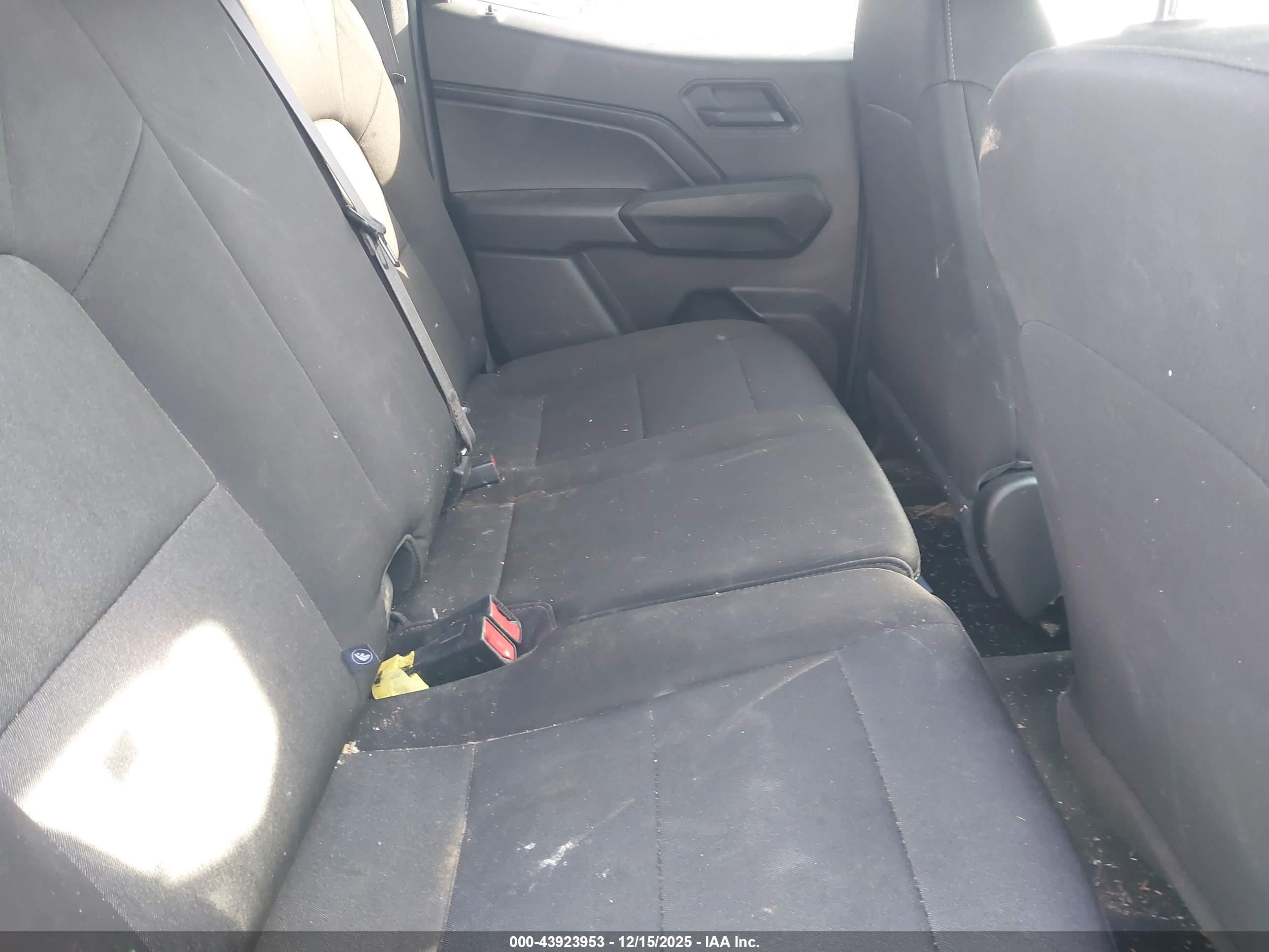 CHEVROLET COLORADO image 8