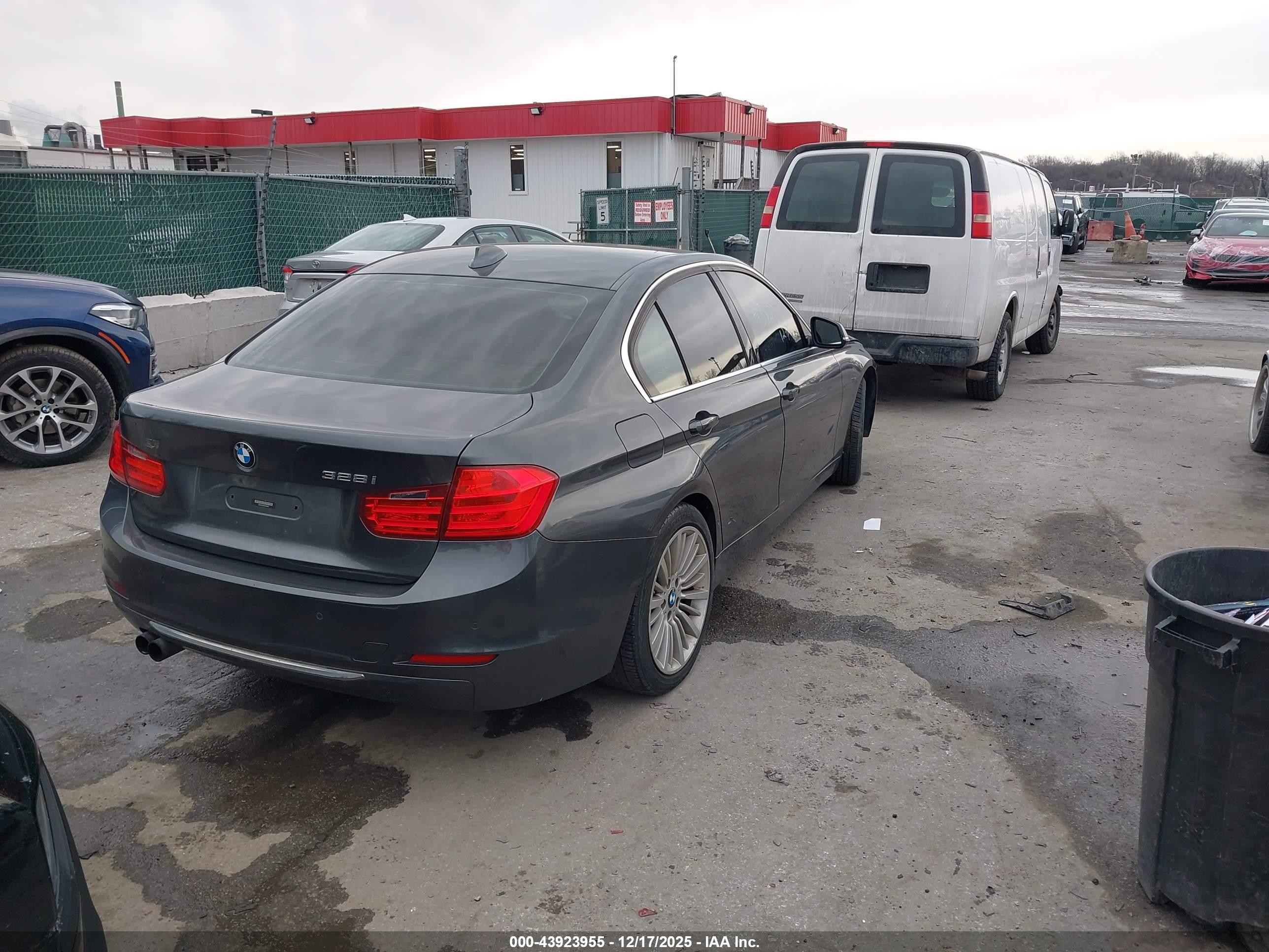 BMW 328I image 4