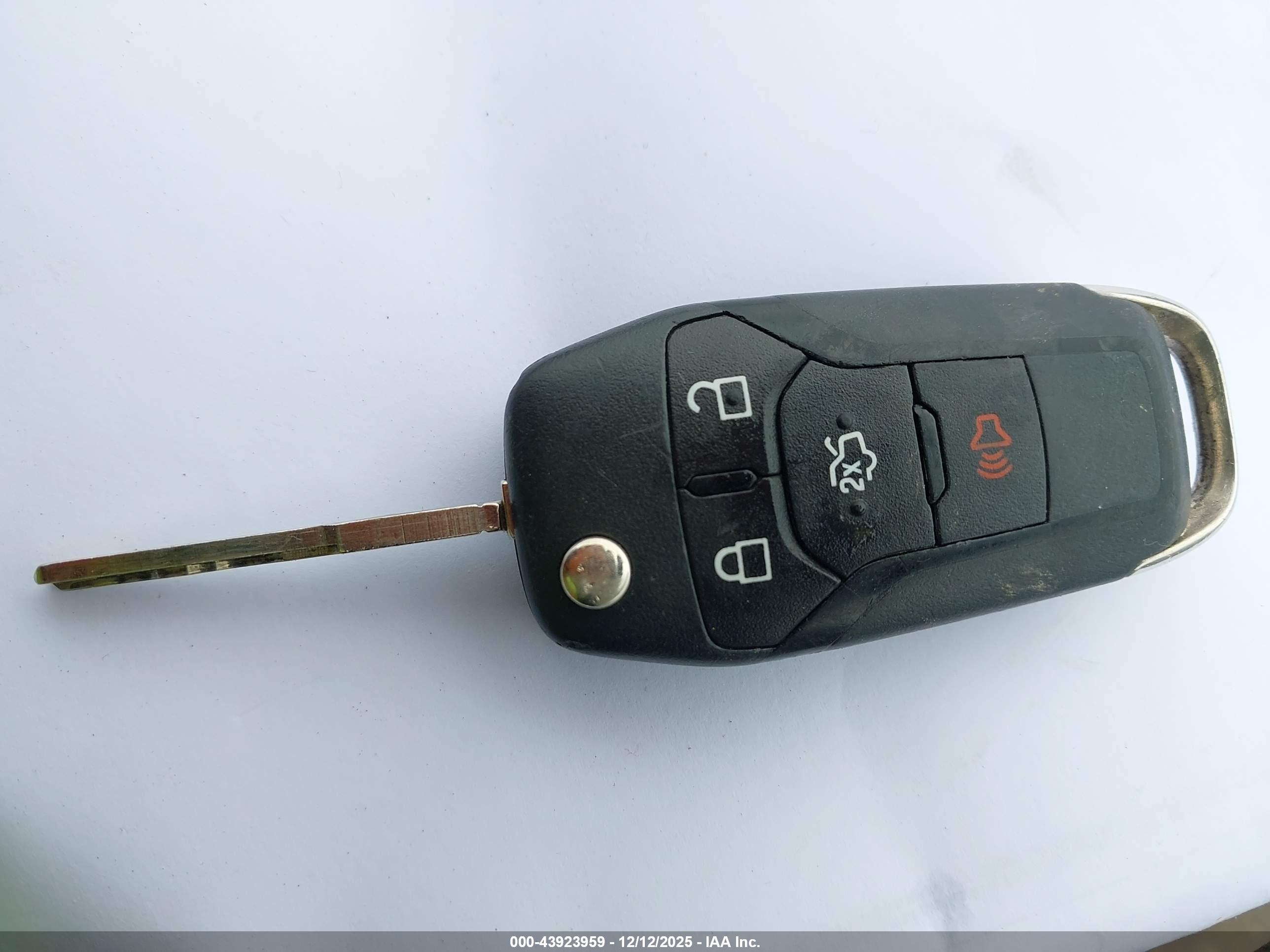 FORD FUSION image 11