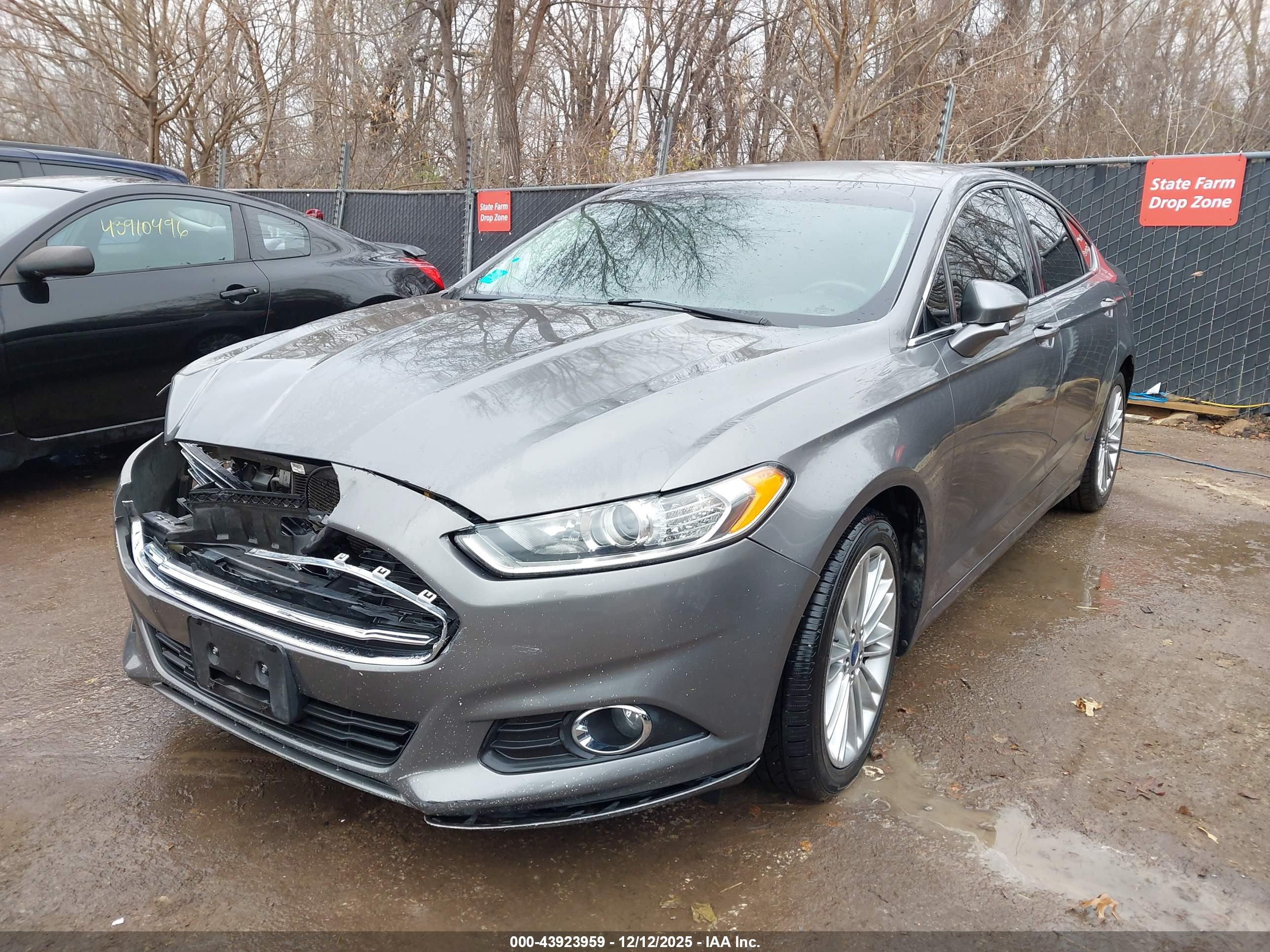FORD FUSION image 2