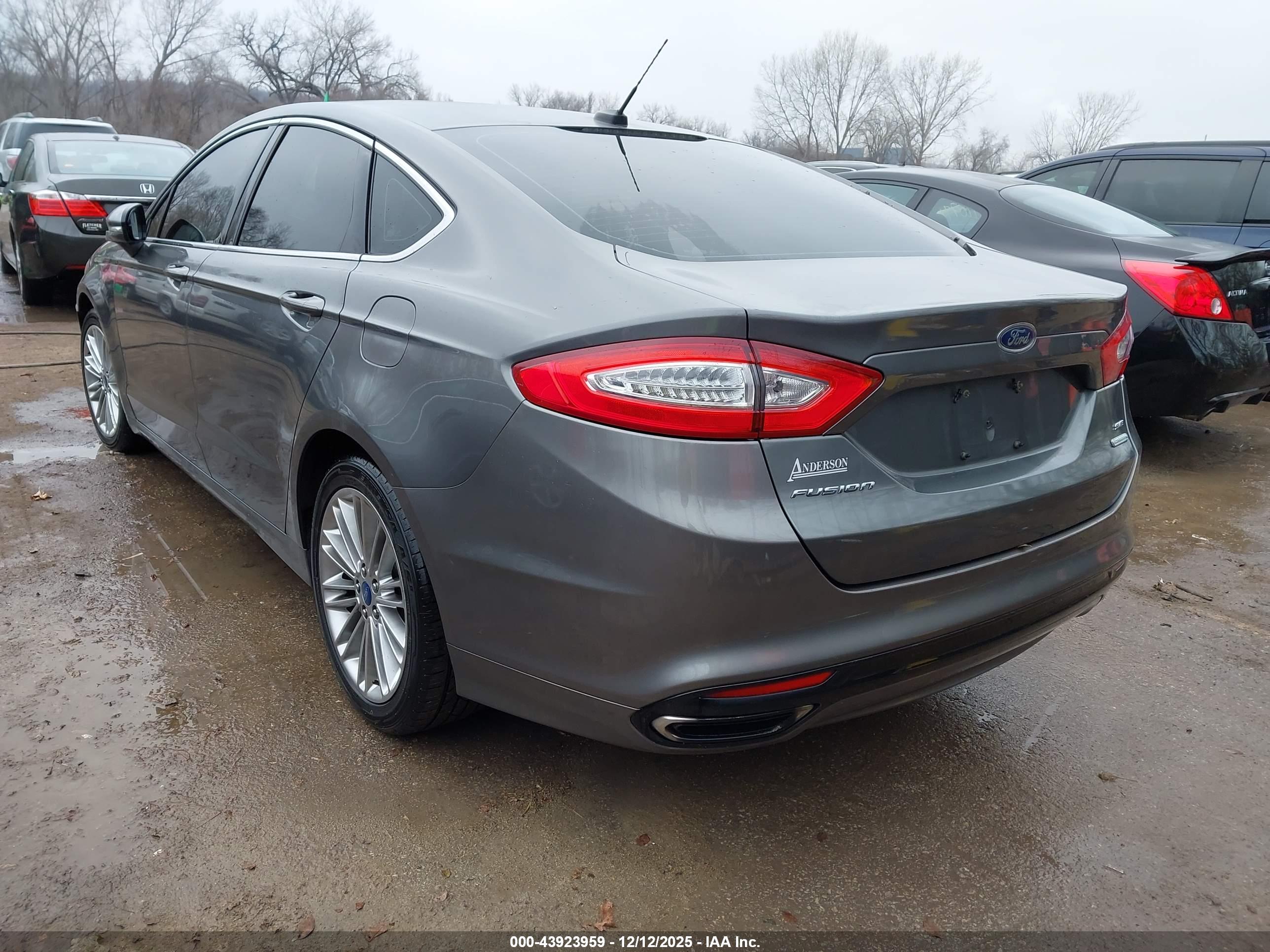FORD FUSION image 3