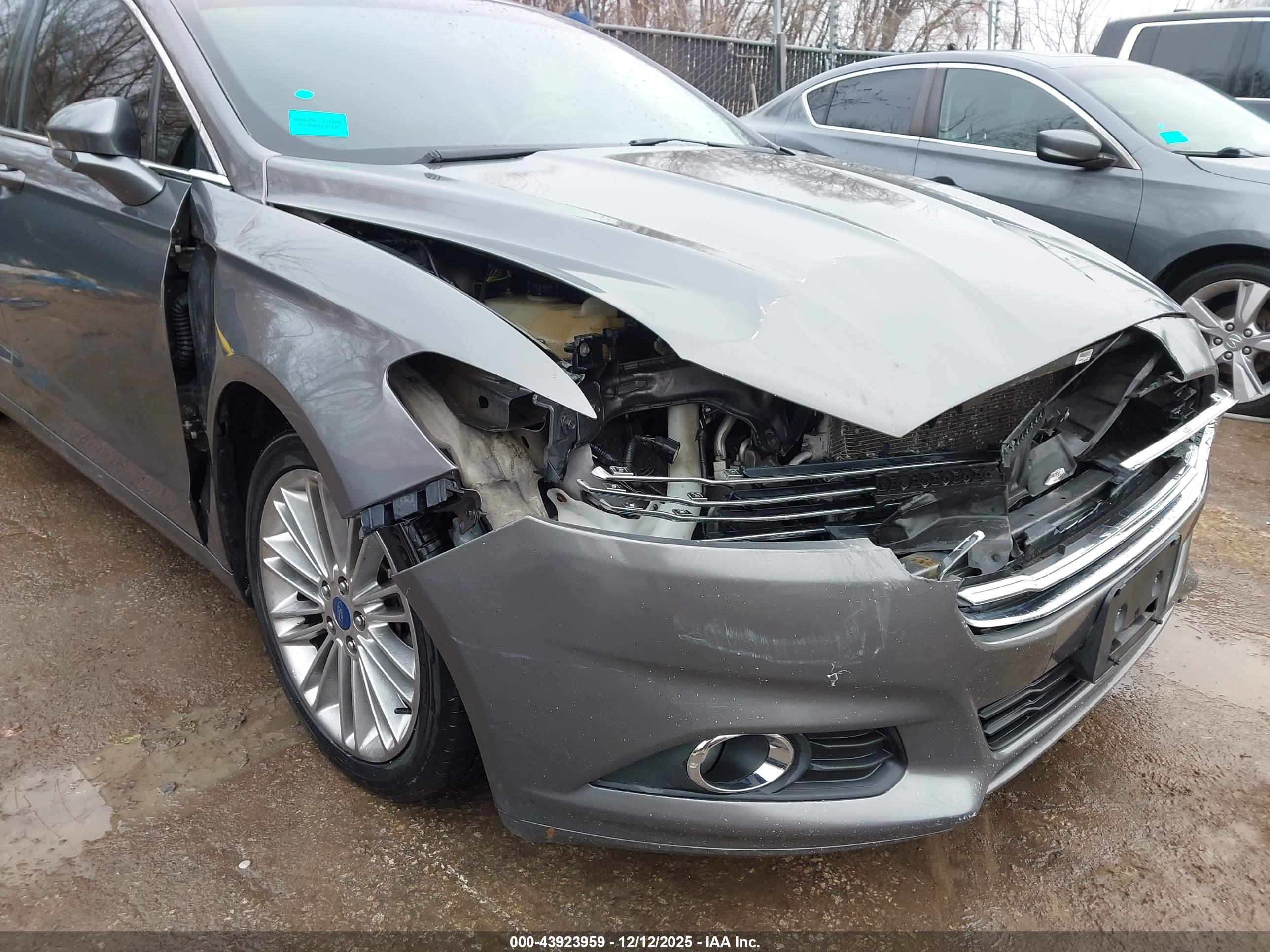 FORD FUSION image 6