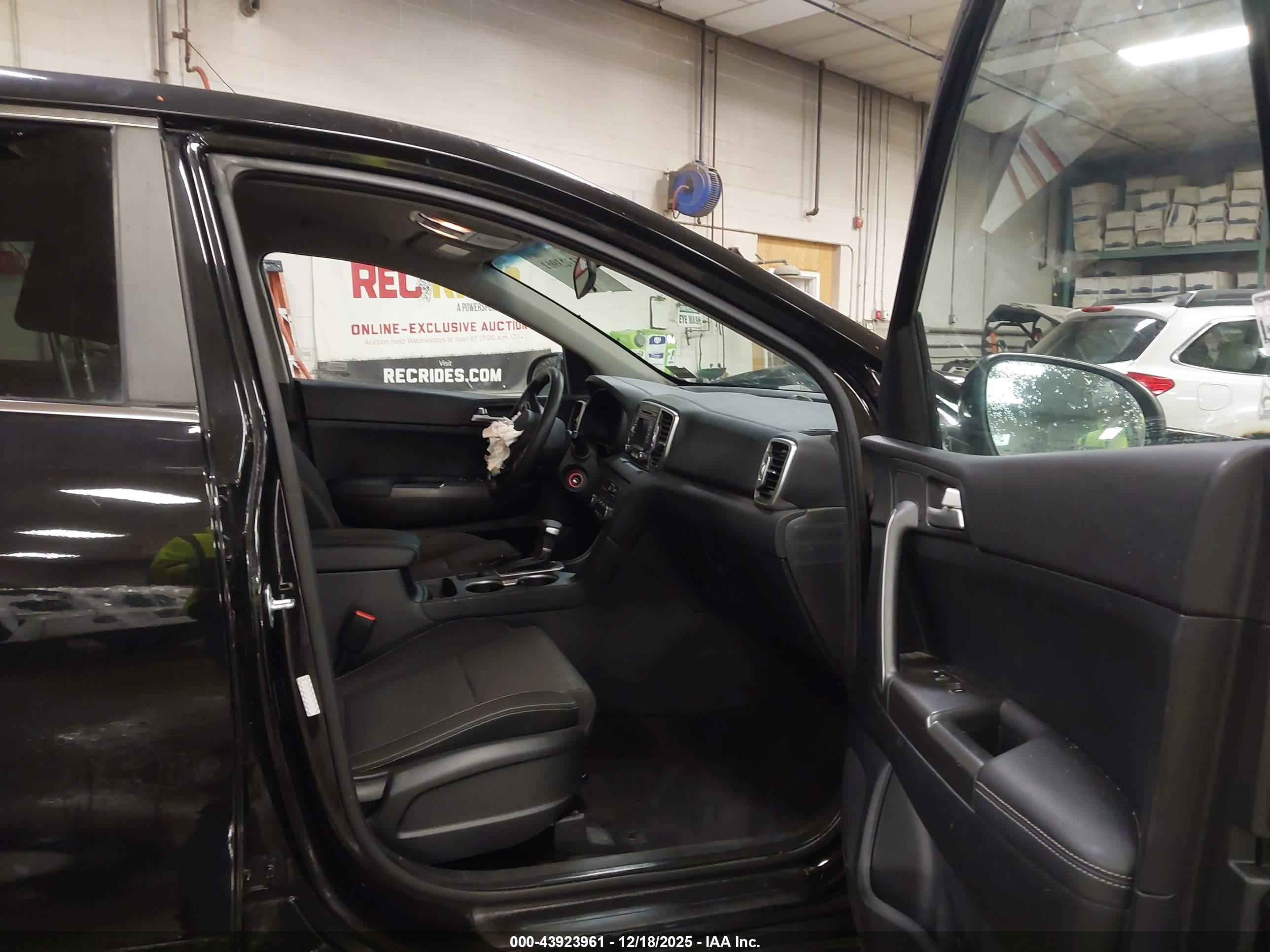 KIA SPORTAGE image 5
