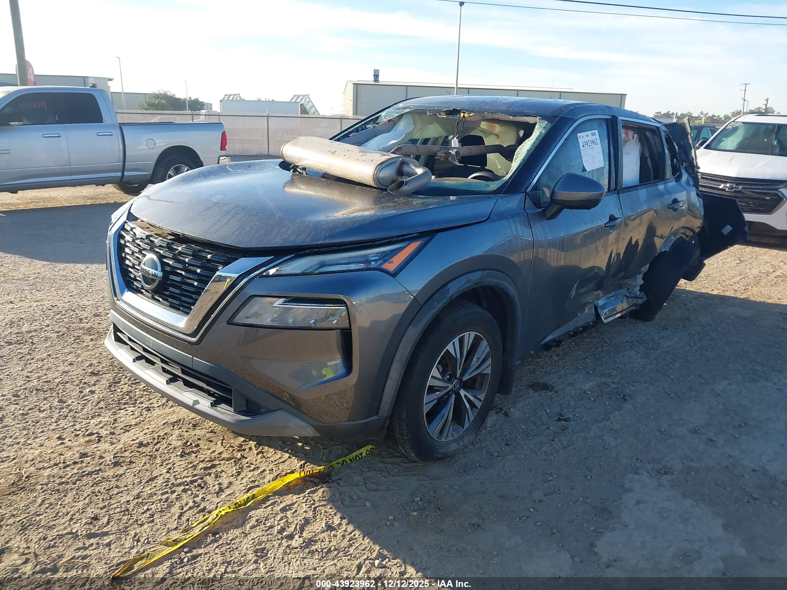 NISSAN ROGUE image 2