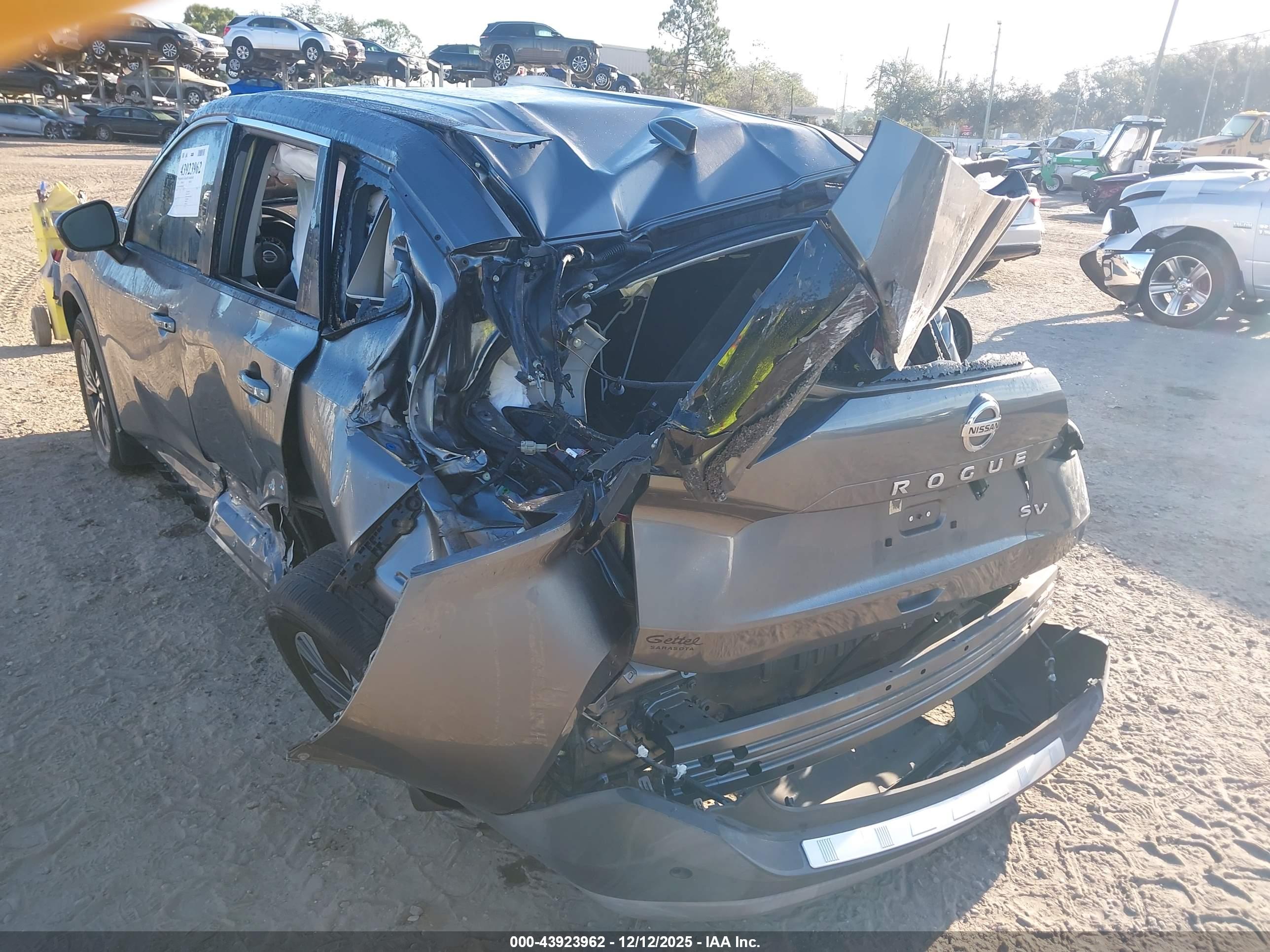 NISSAN ROGUE image 6