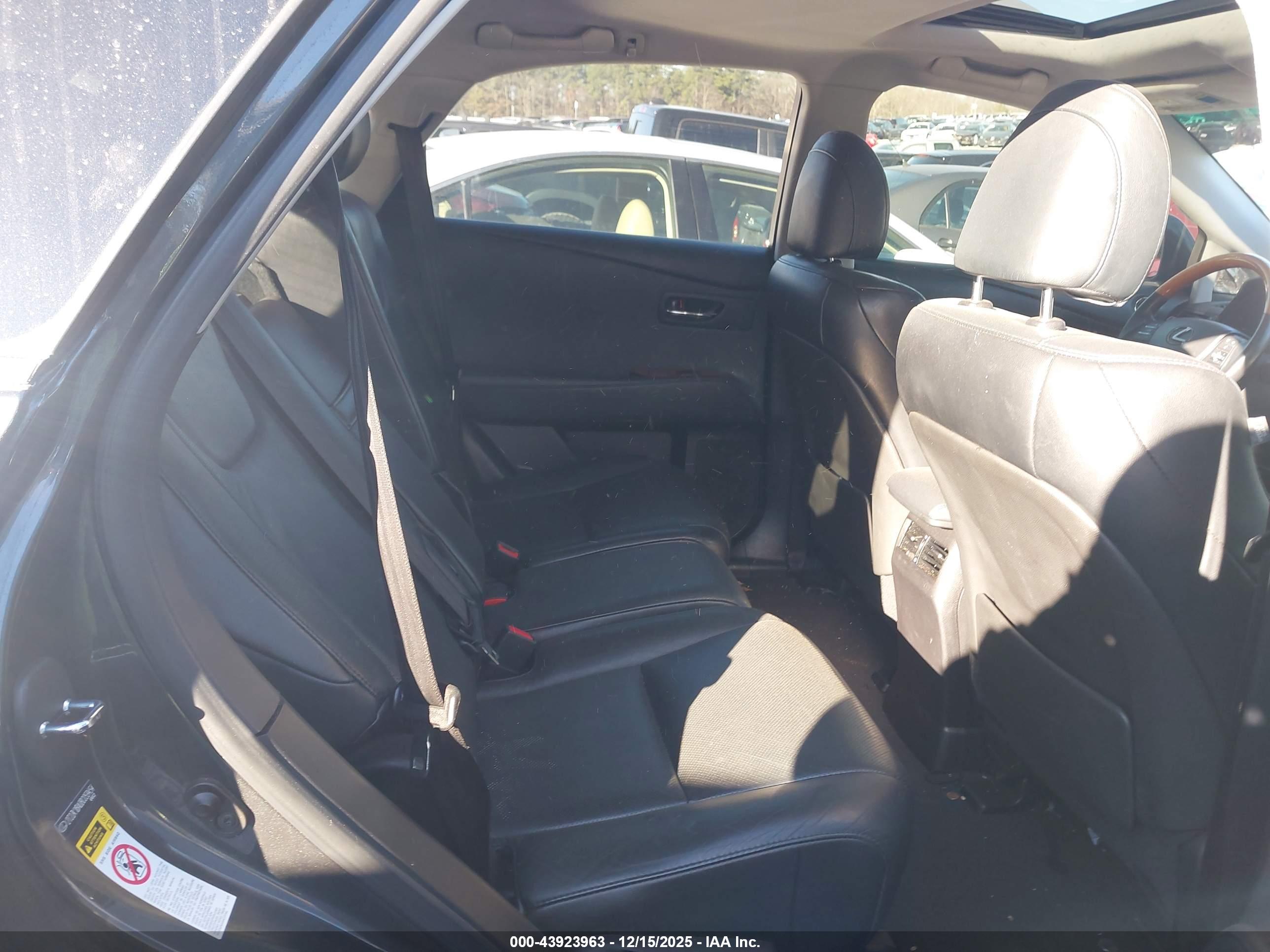 LEXUS RX image 8