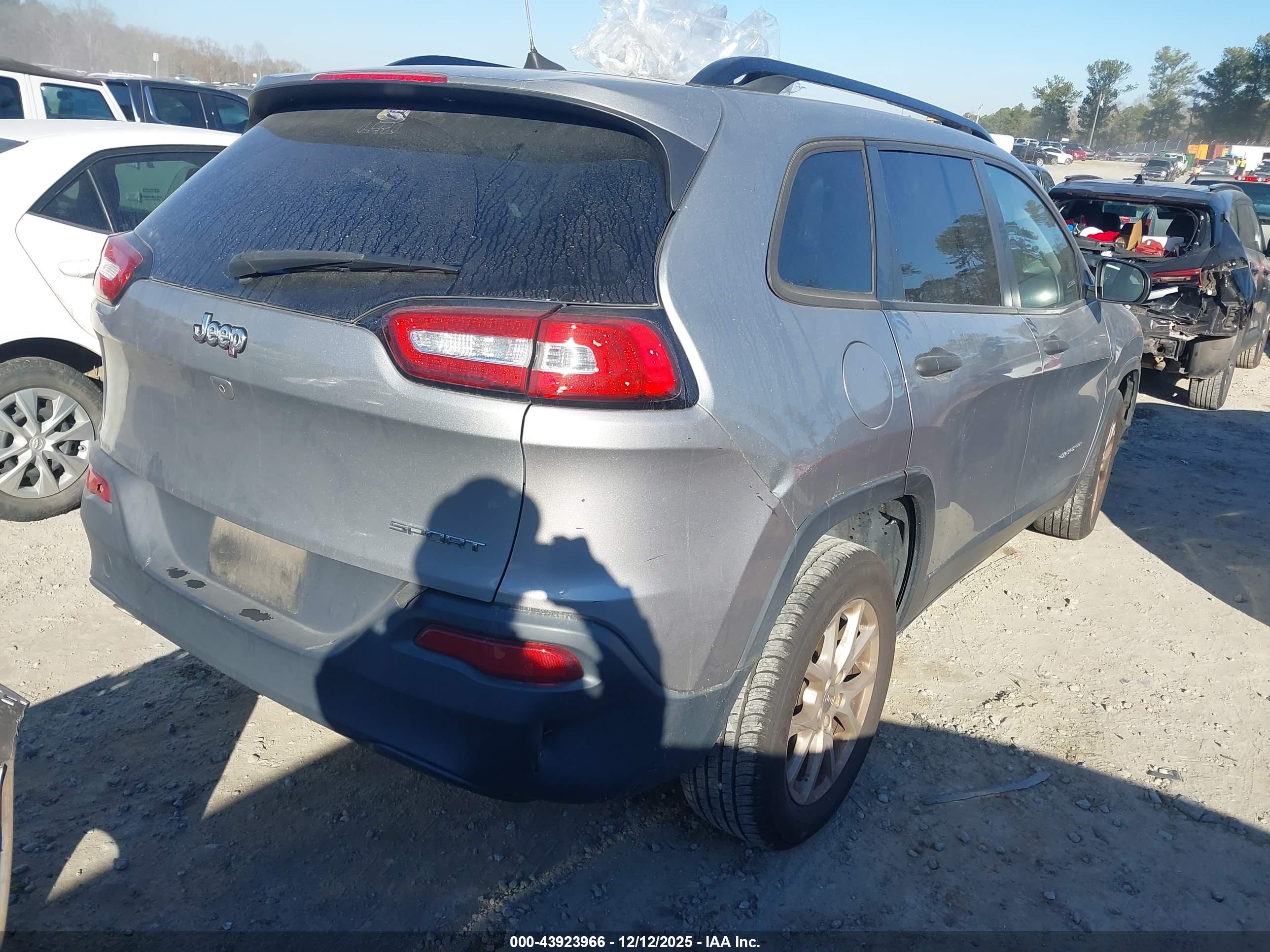JEEP CHEROKEE image 4