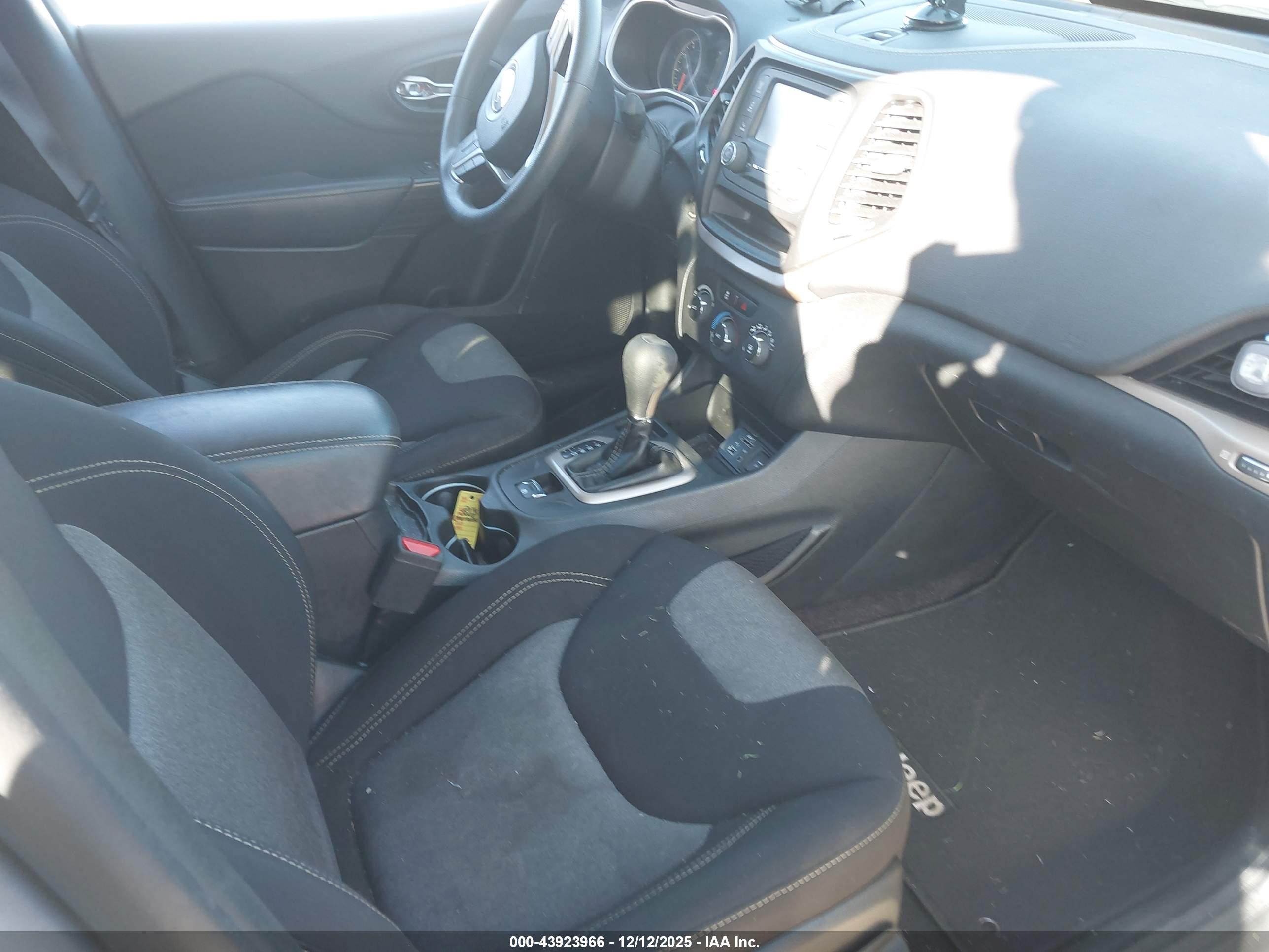 JEEP CHEROKEE image 5