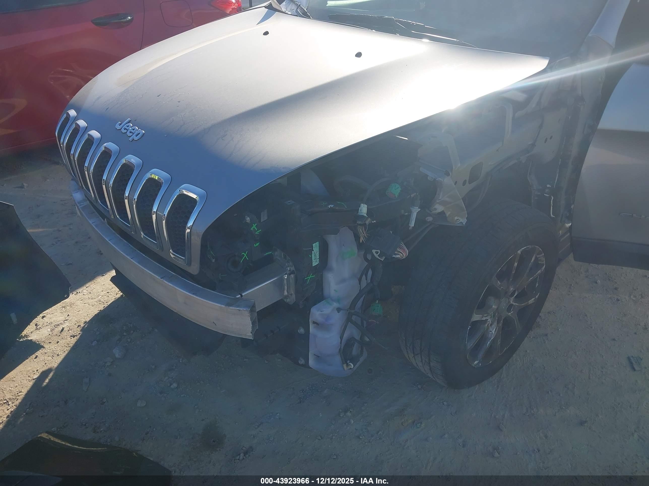 JEEP CHEROKEE image 6