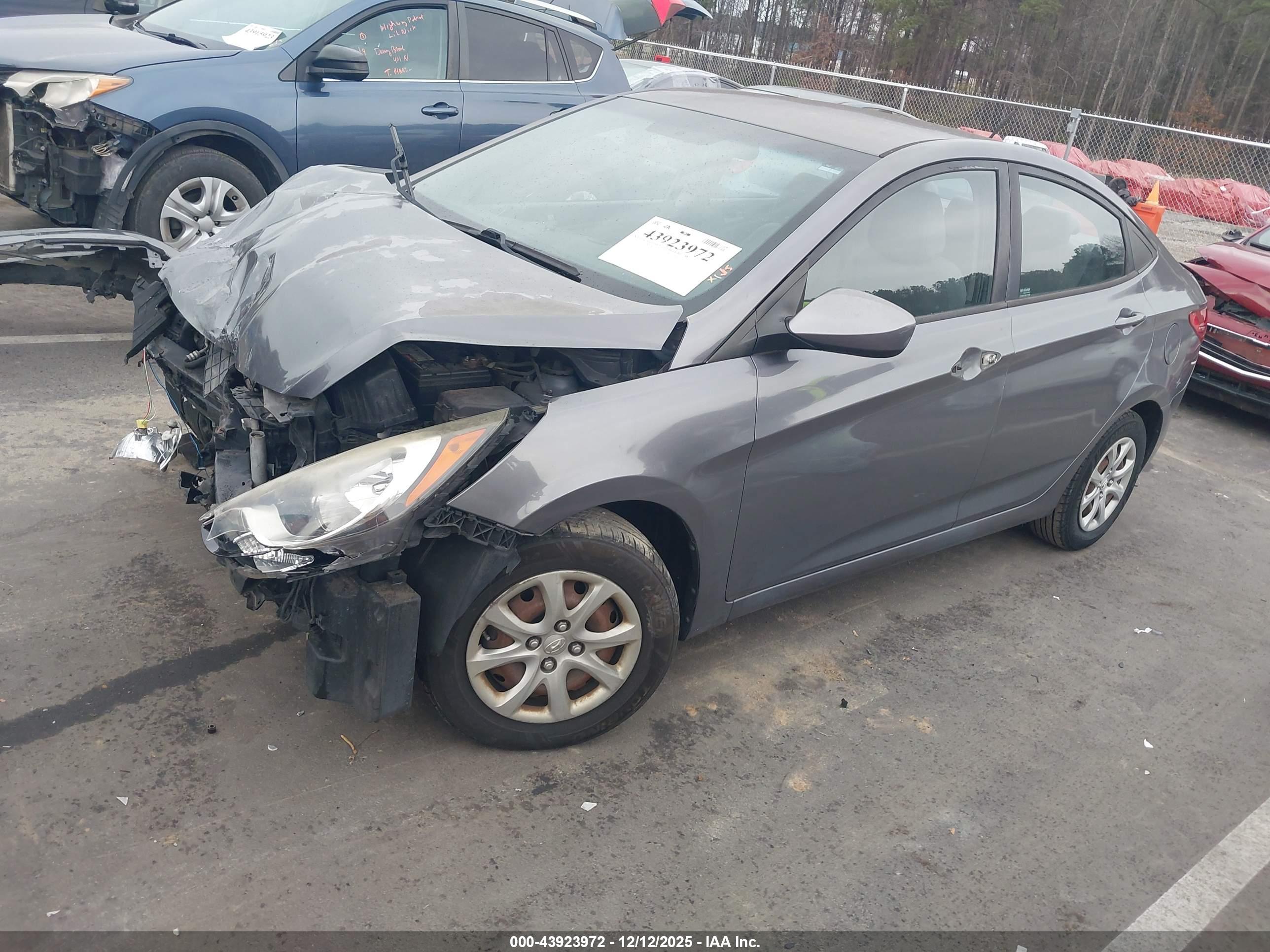 HYUNDAI ACCENT image 2