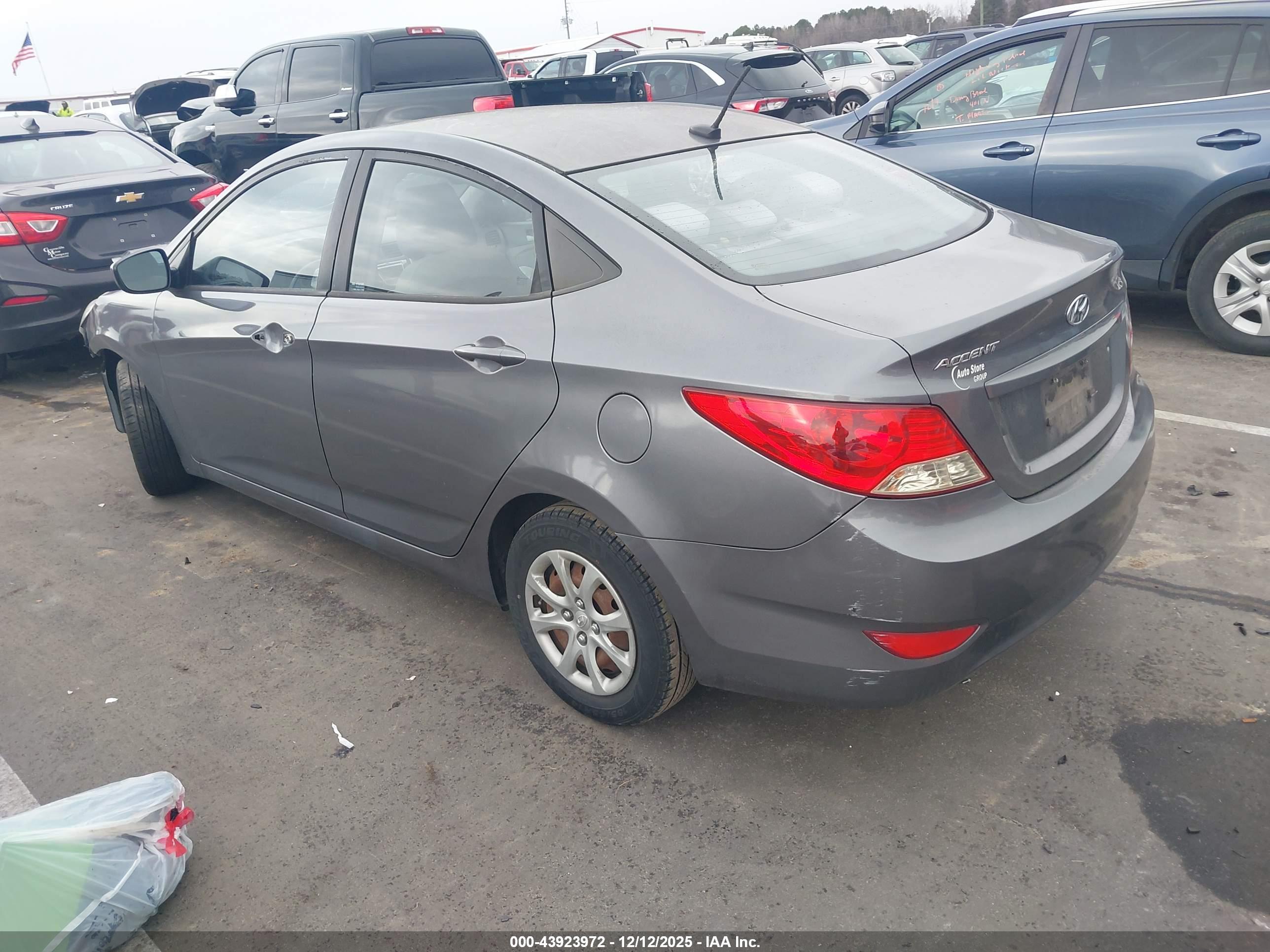 HYUNDAI ACCENT image 3