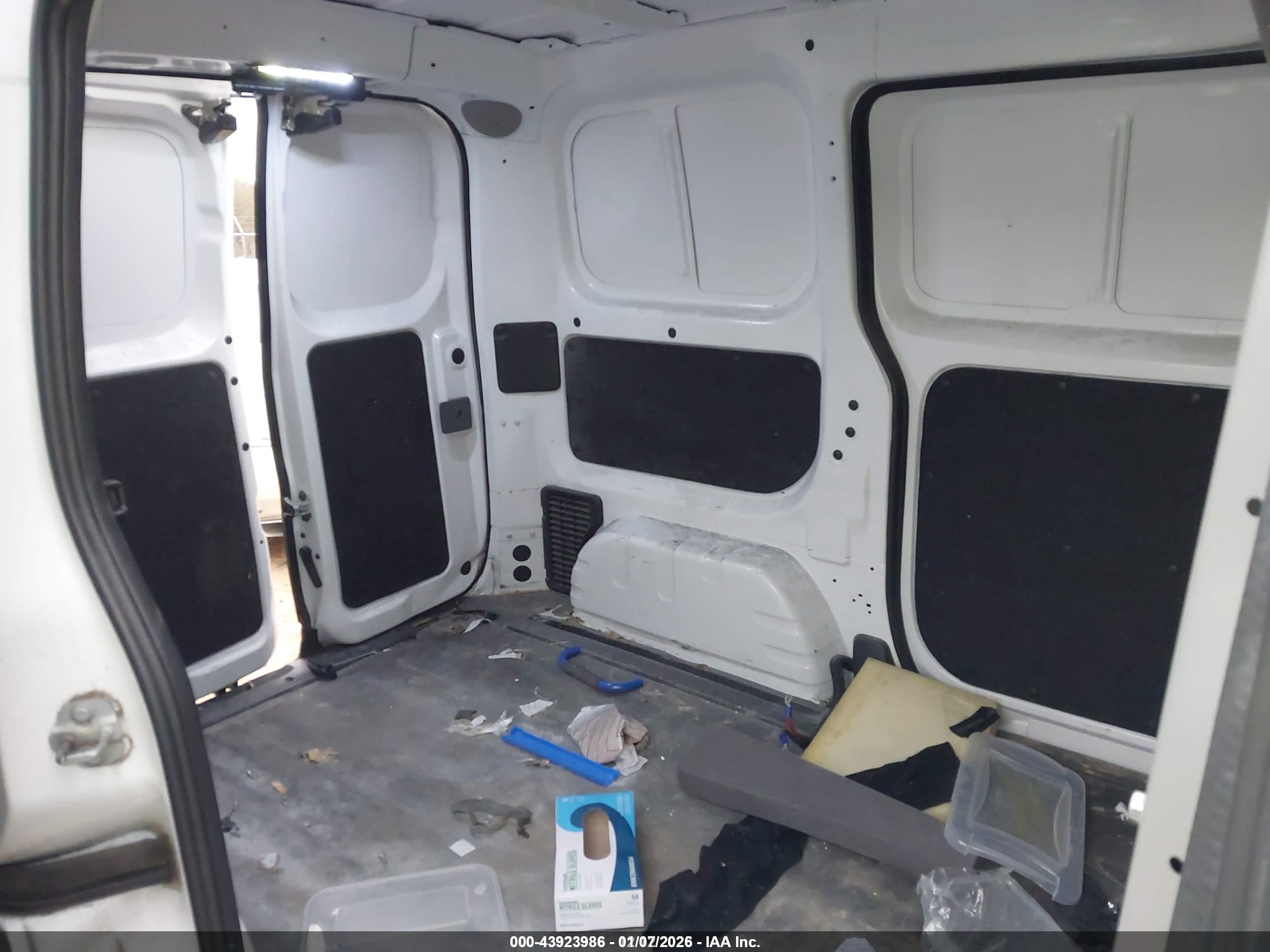 NISSAN NV200 image 8