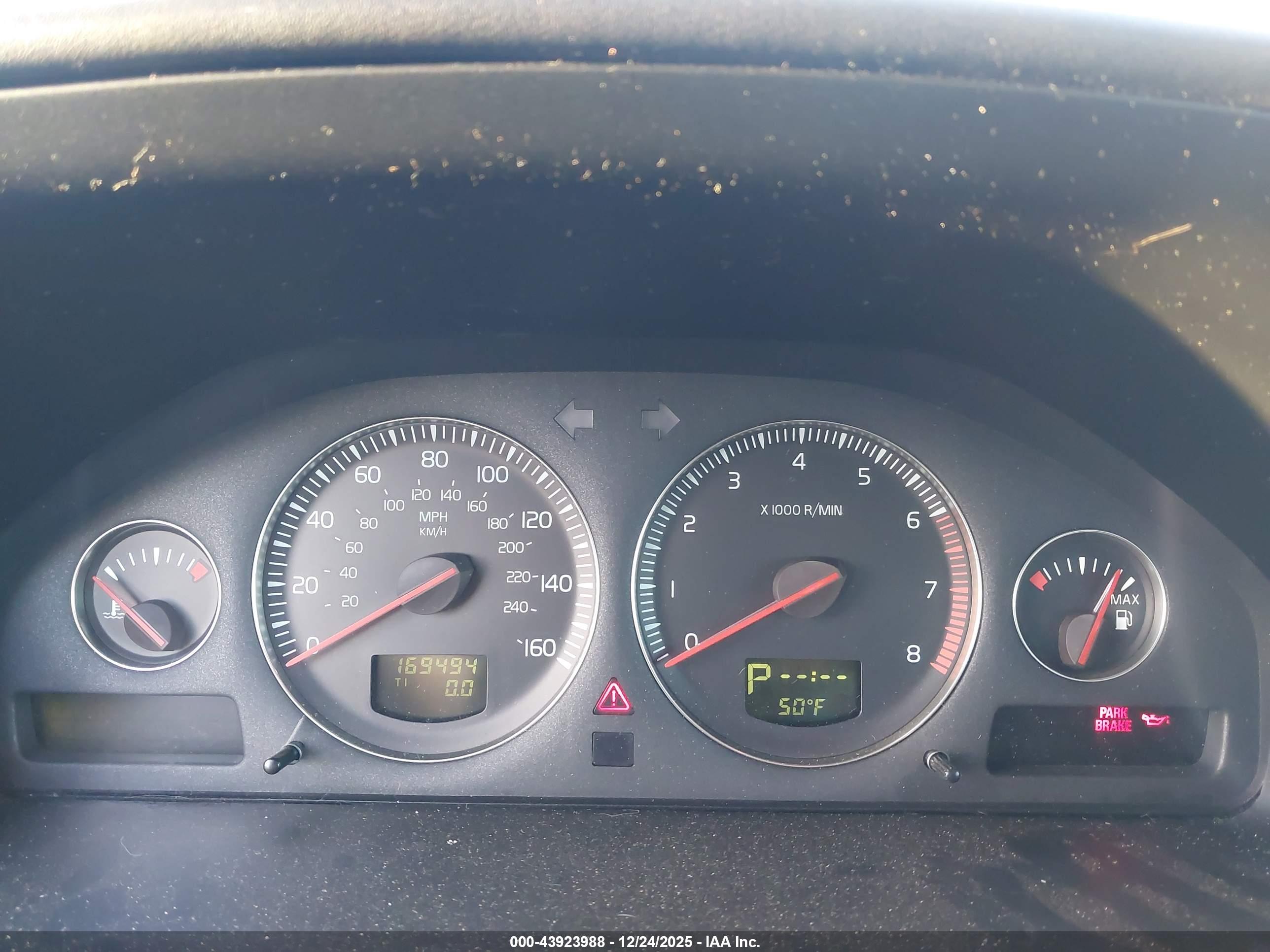 VOLVO V70 image 7