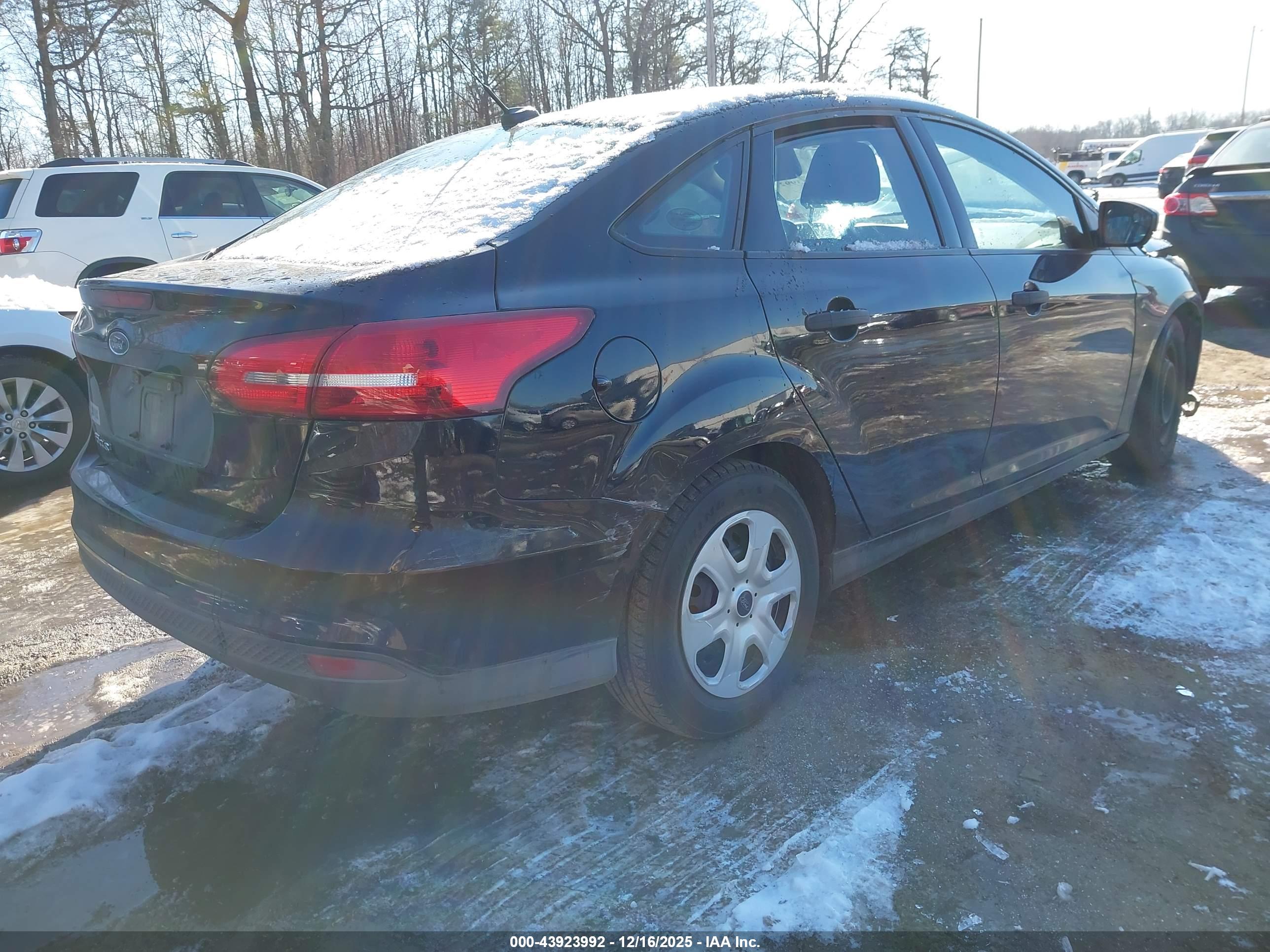 FORD FOCUS image 4