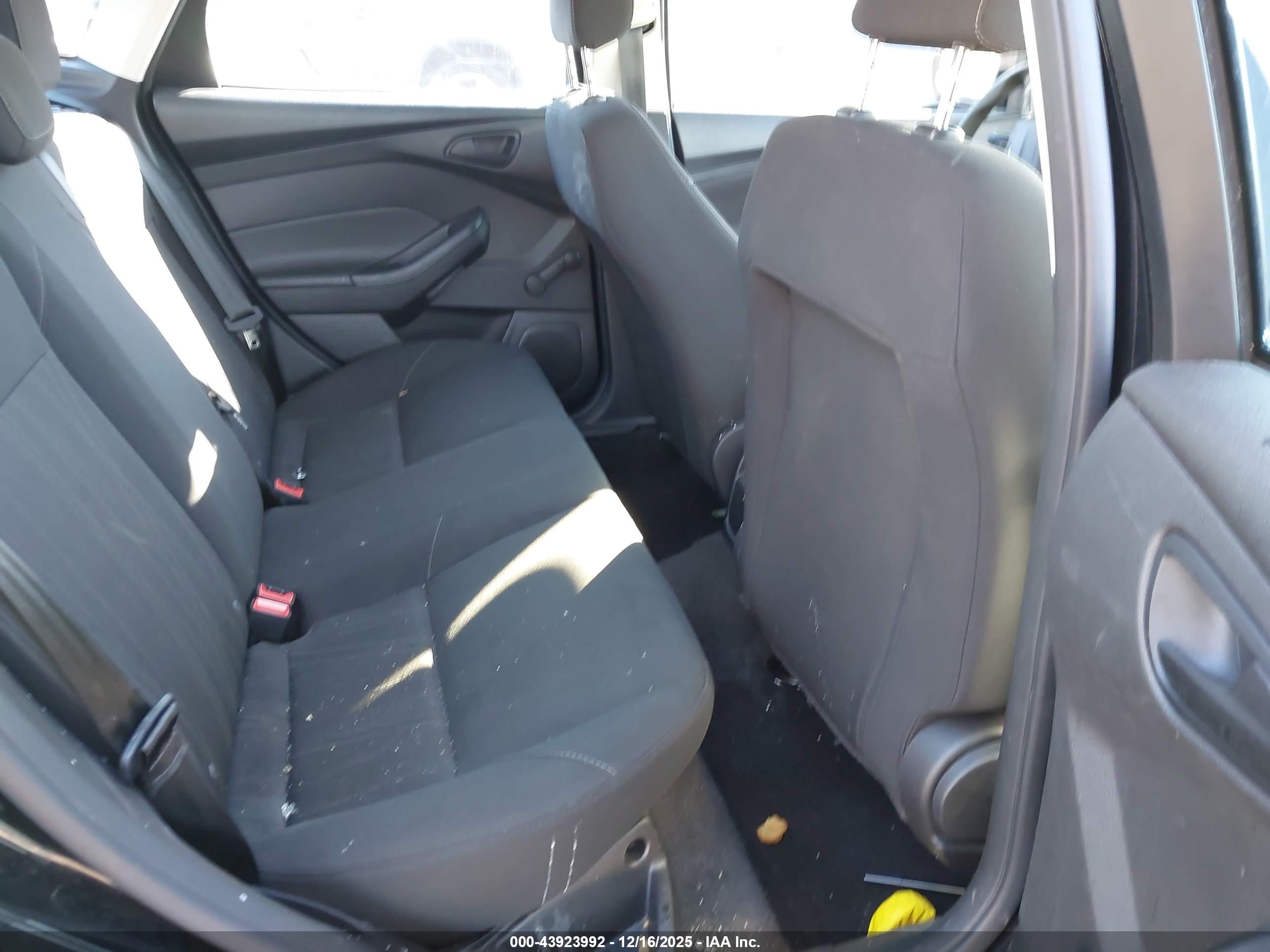 FORD FOCUS image 8