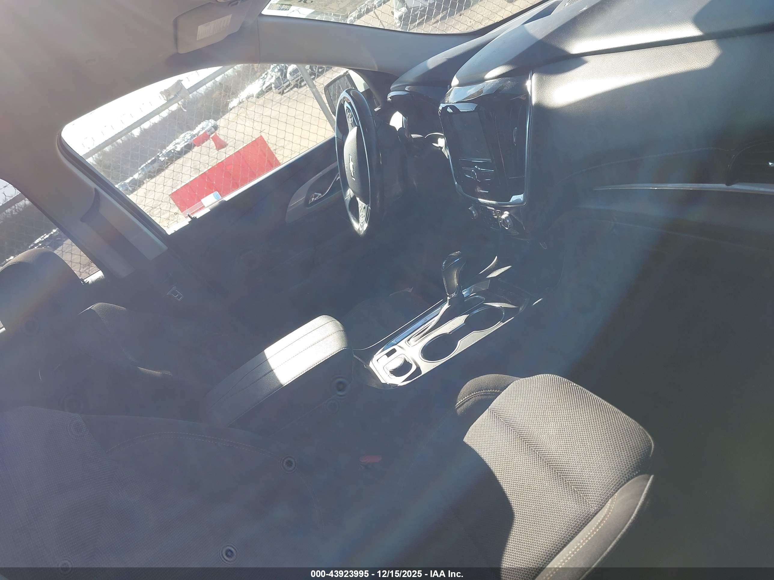 CHEVROLET TRAVERSE image 5