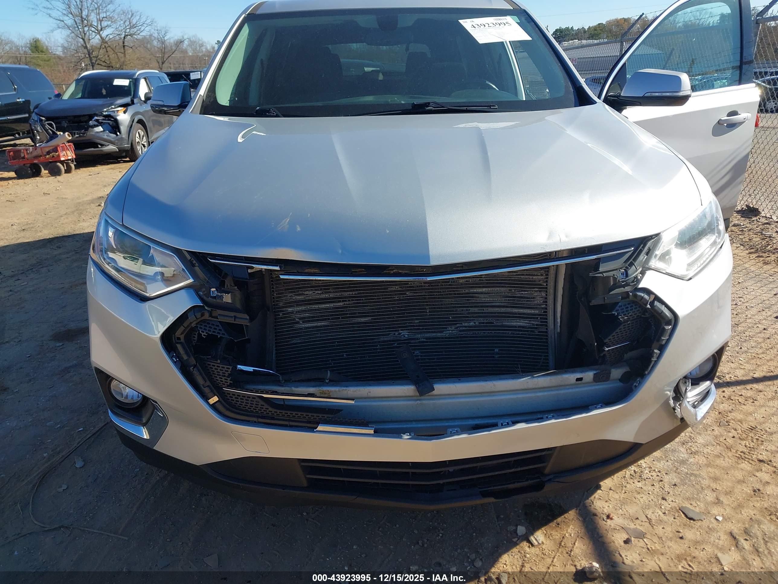 CHEVROLET TRAVERSE image 6