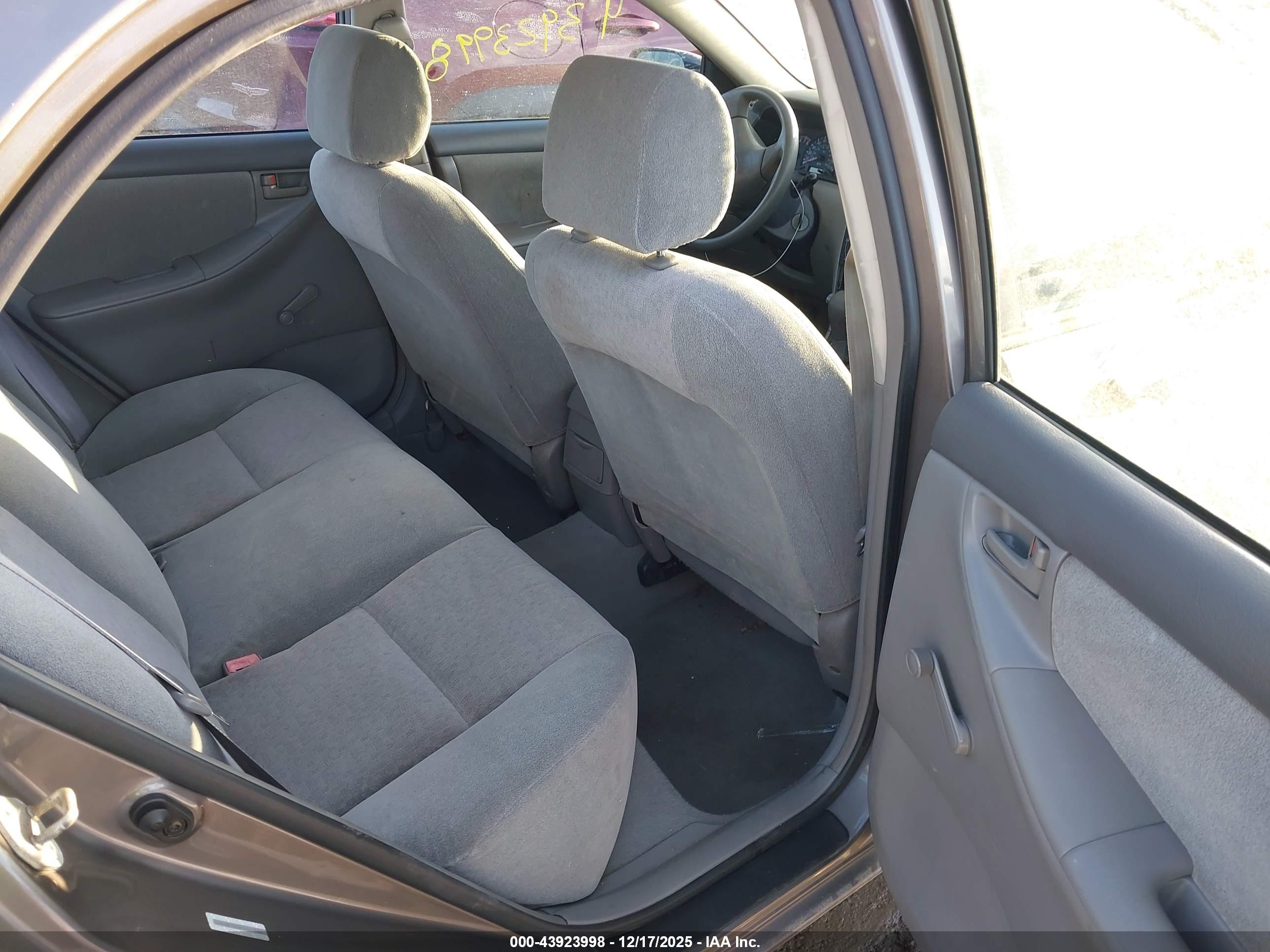 TOYOTA COROLLA image 8