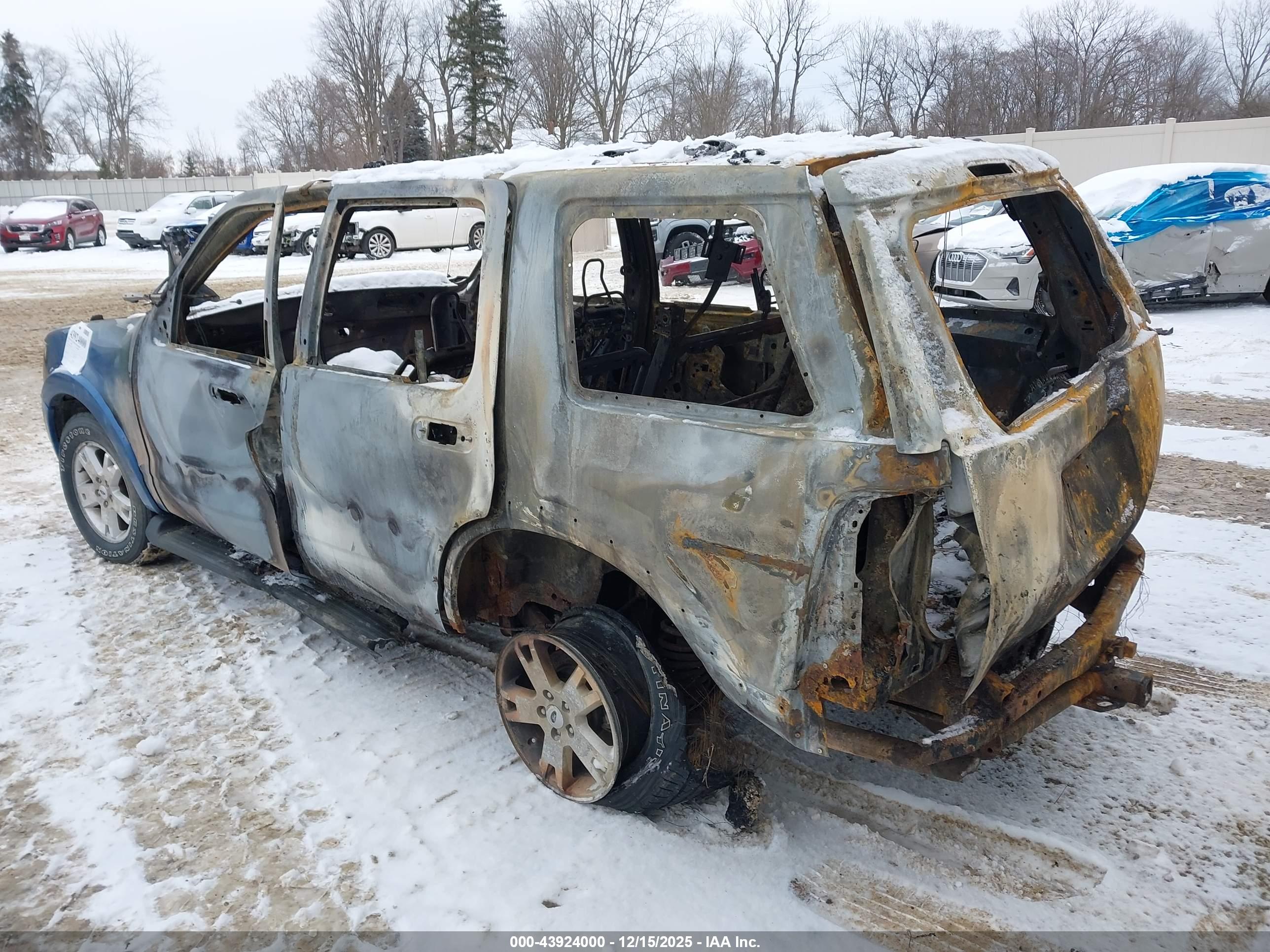 FORD EXPLORER image 3
