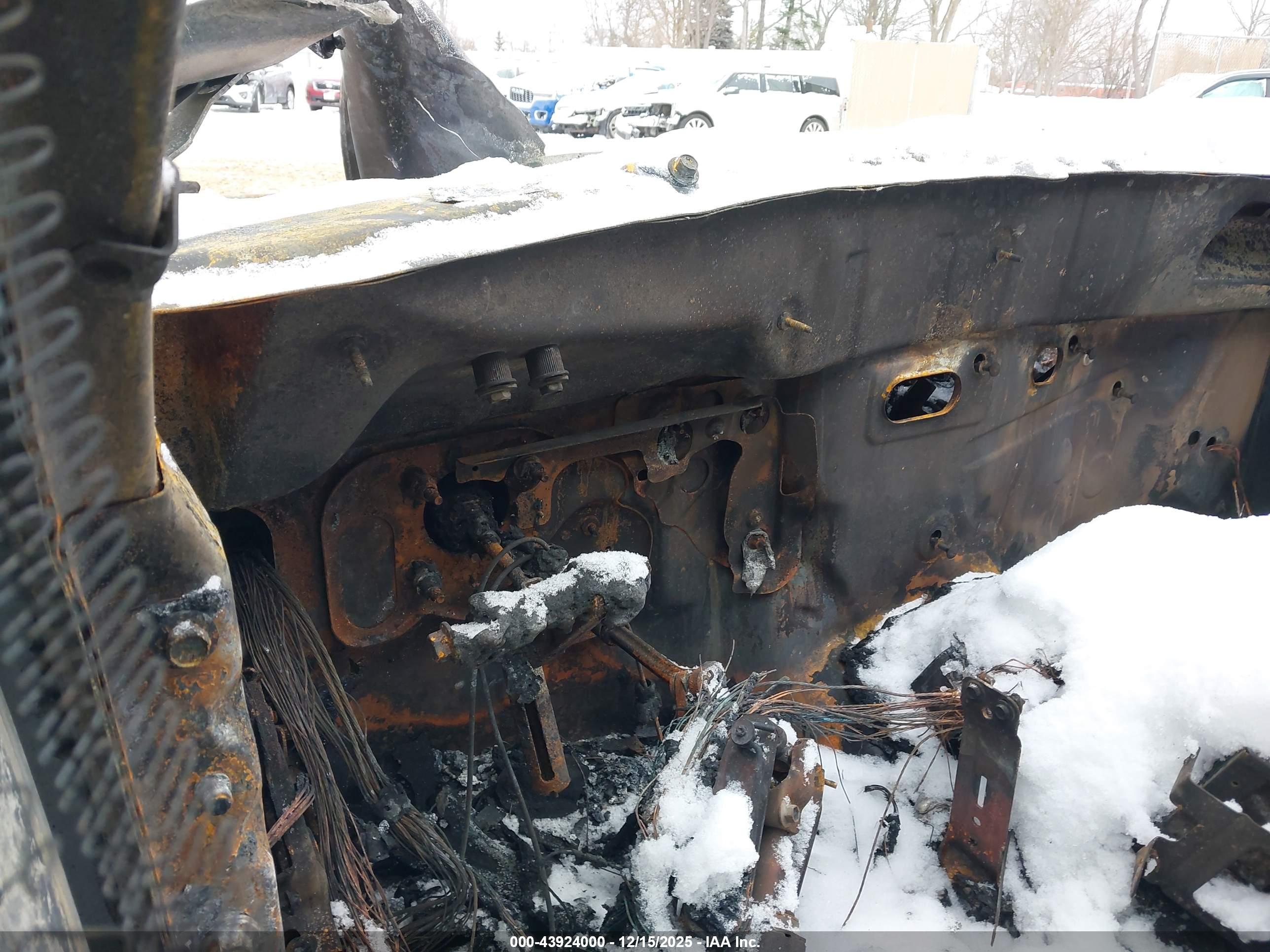 FORD EXPLORER image 7