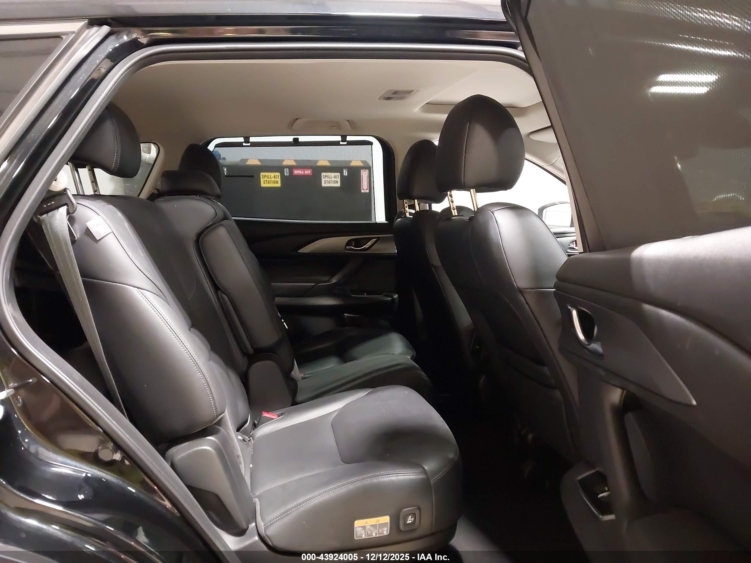 MAZDA CX-9 image 8