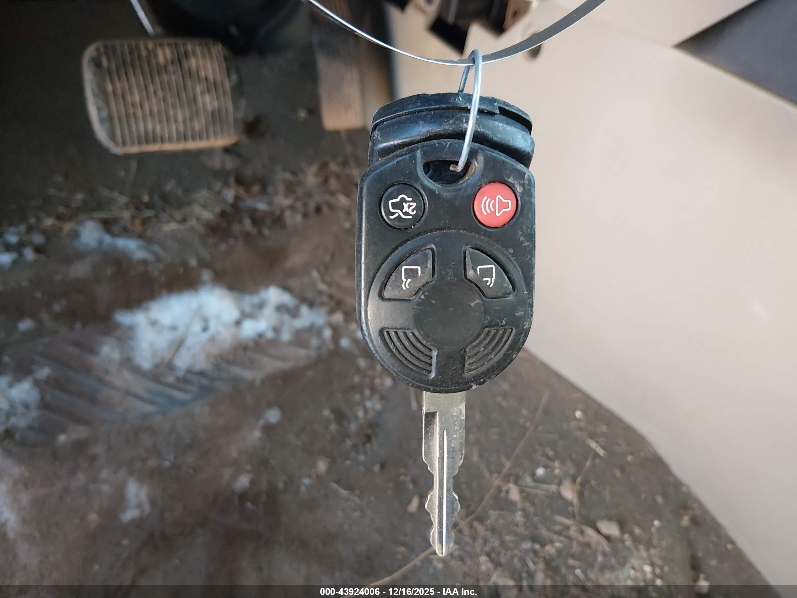 FORD ESCAPE image 11