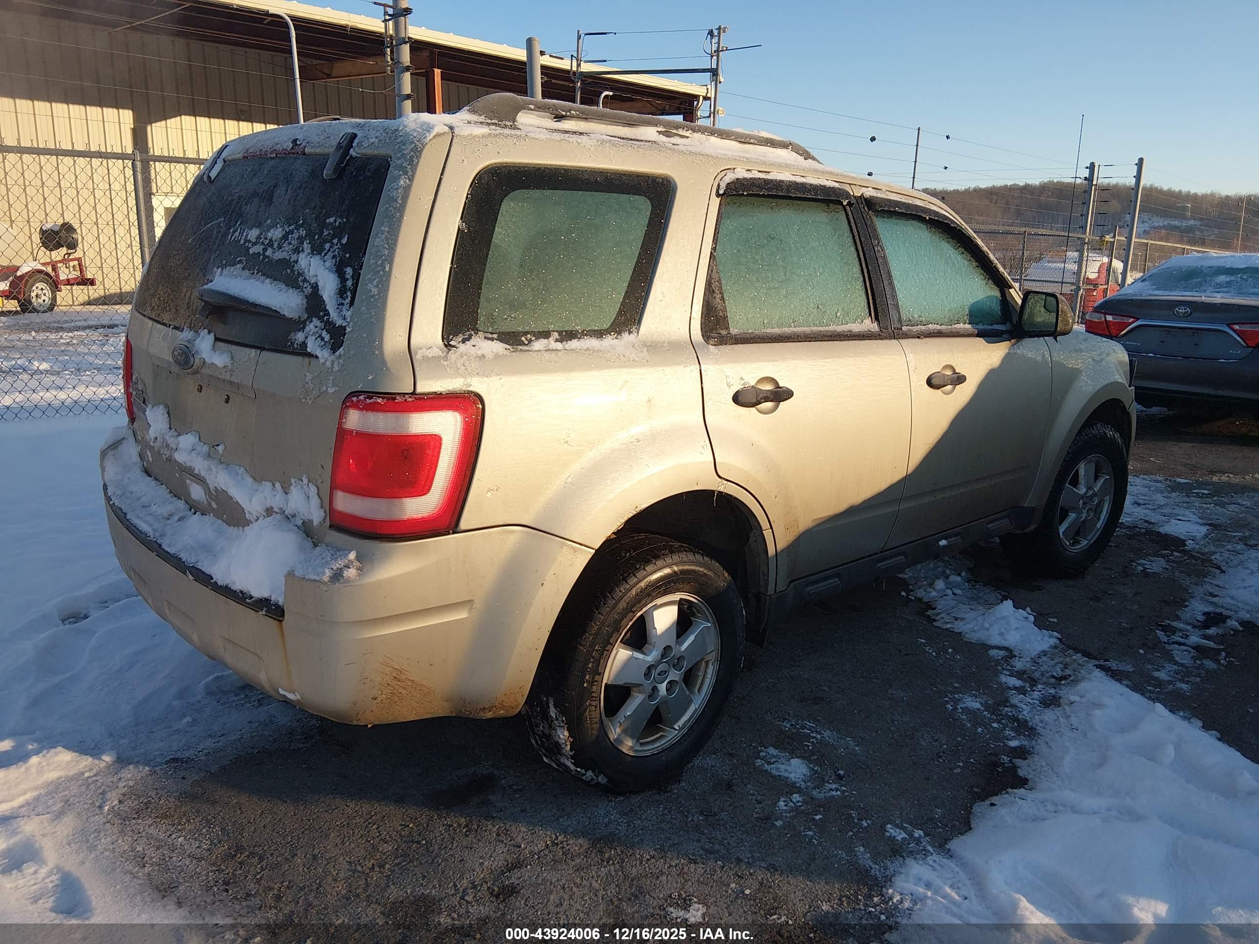 FORD ESCAPE image 4