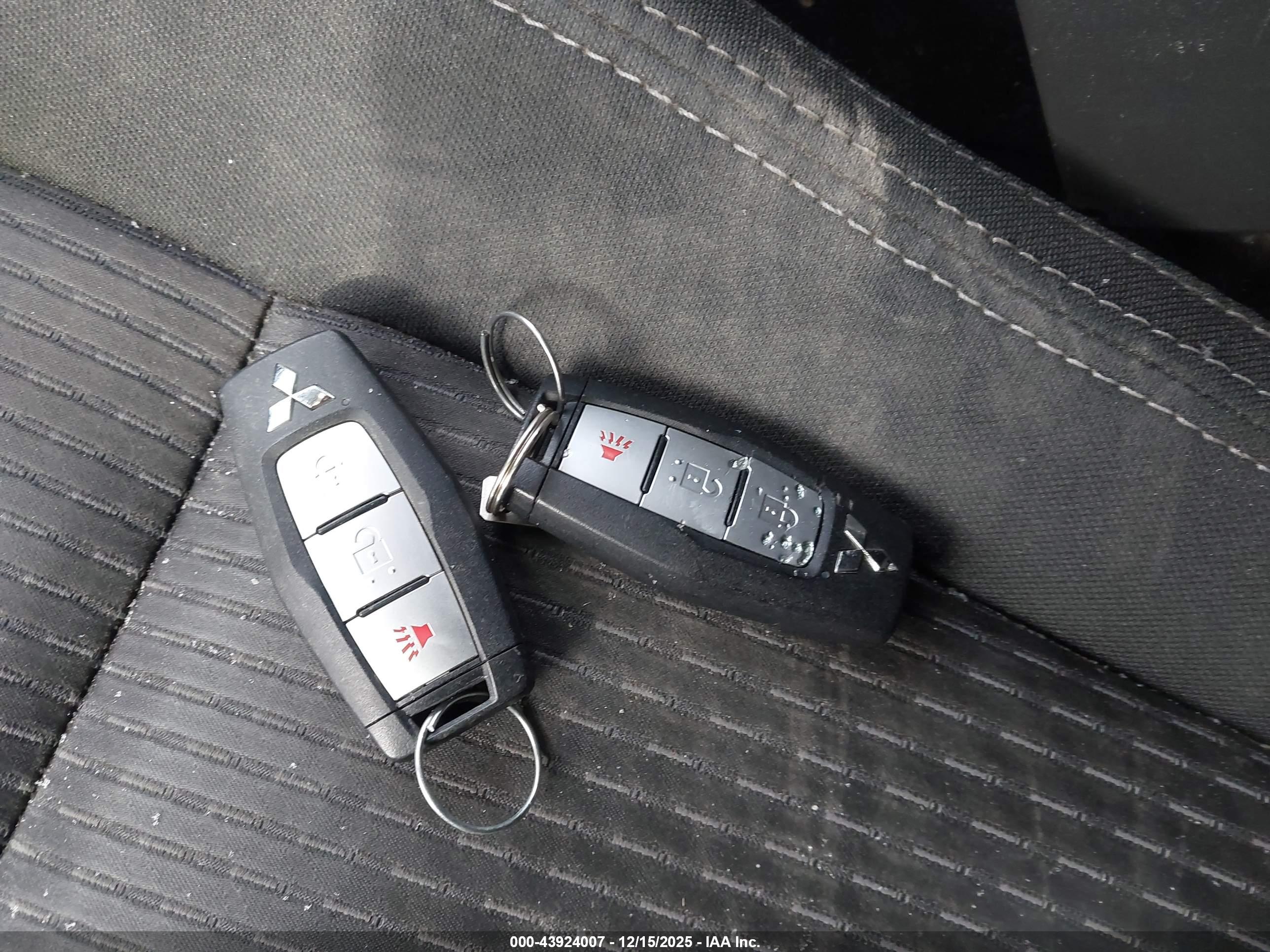 MITSUBISHI OUTLANDER image 11