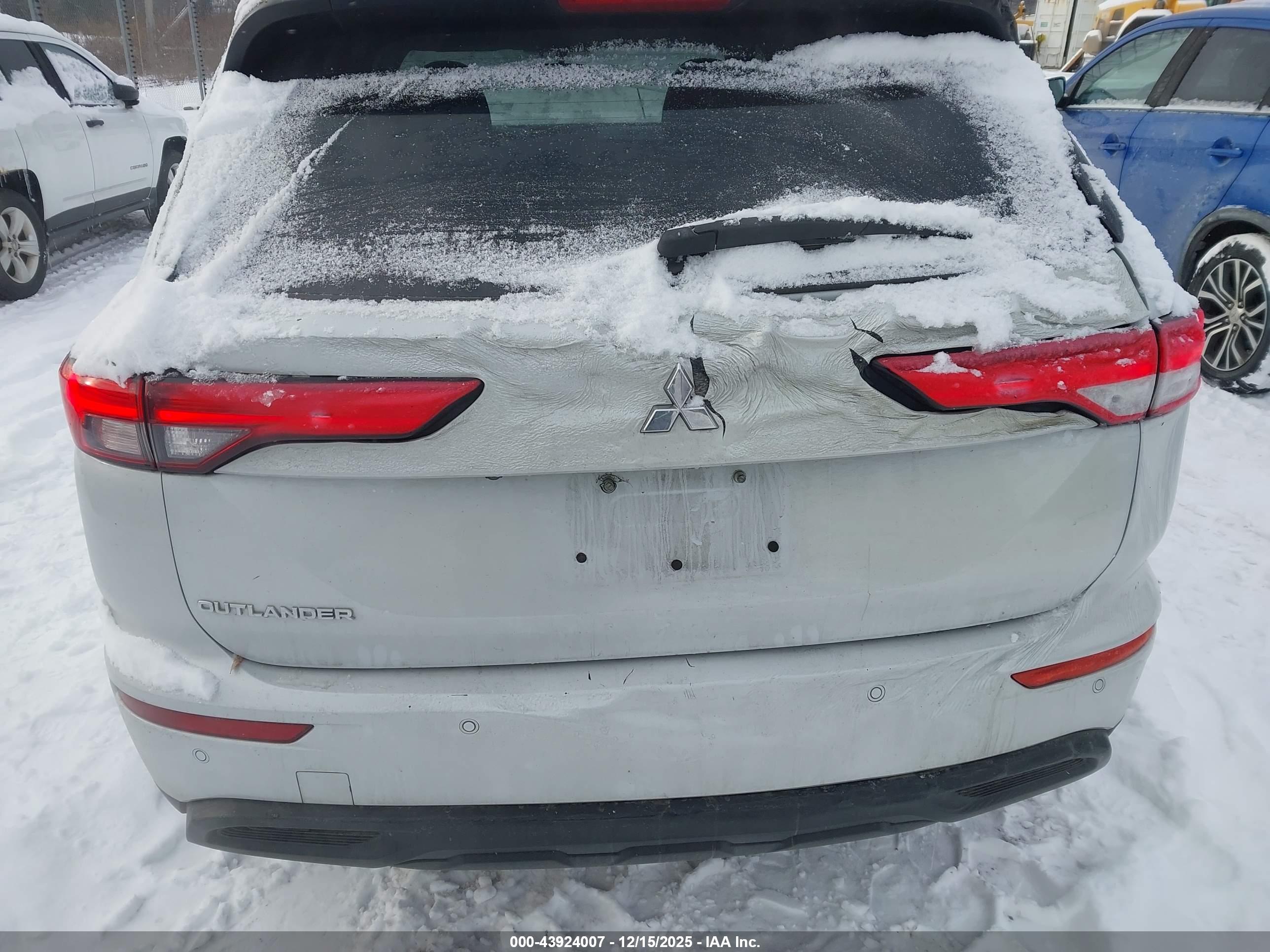 MITSUBISHI OUTLANDER image 6