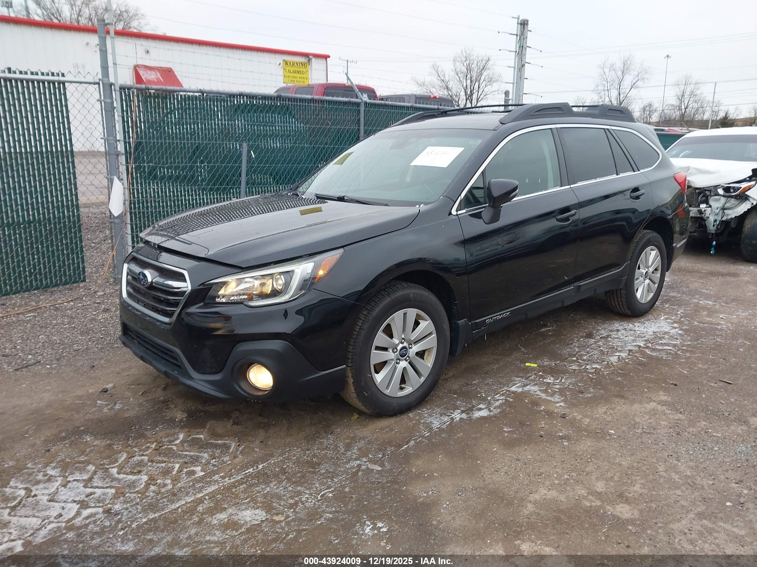 SUBARU OUTBACK image 2