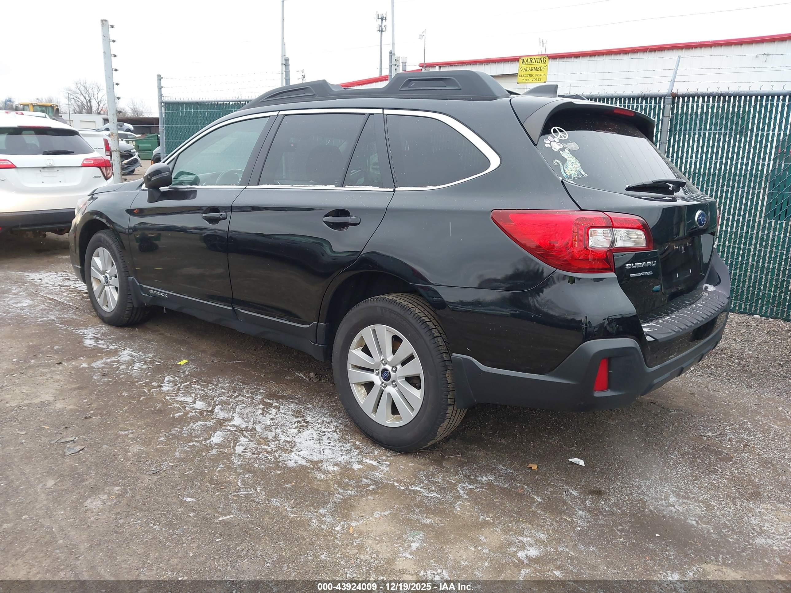 SUBARU OUTBACK image 3