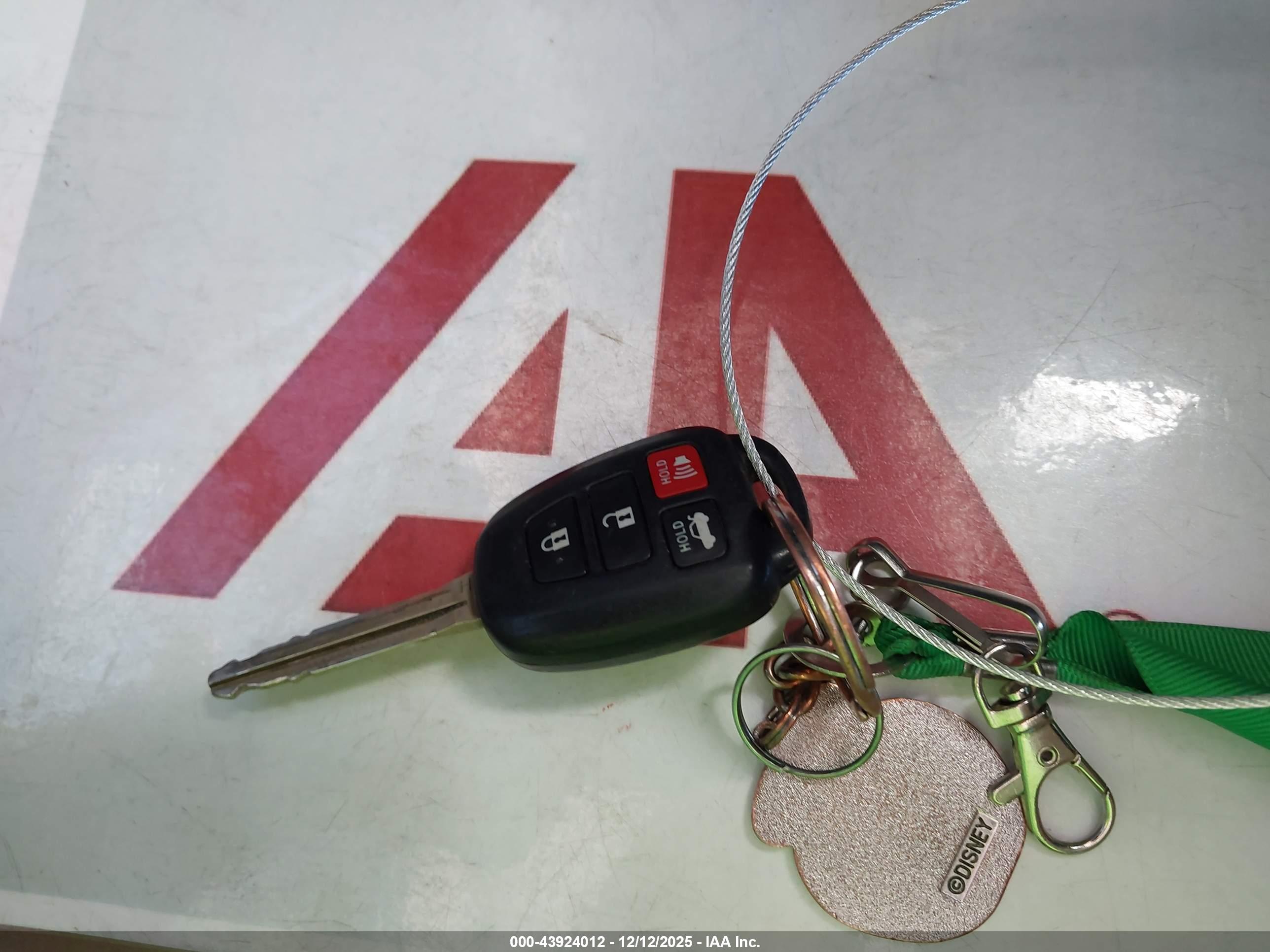 TOYOTA COROLLA image 11
