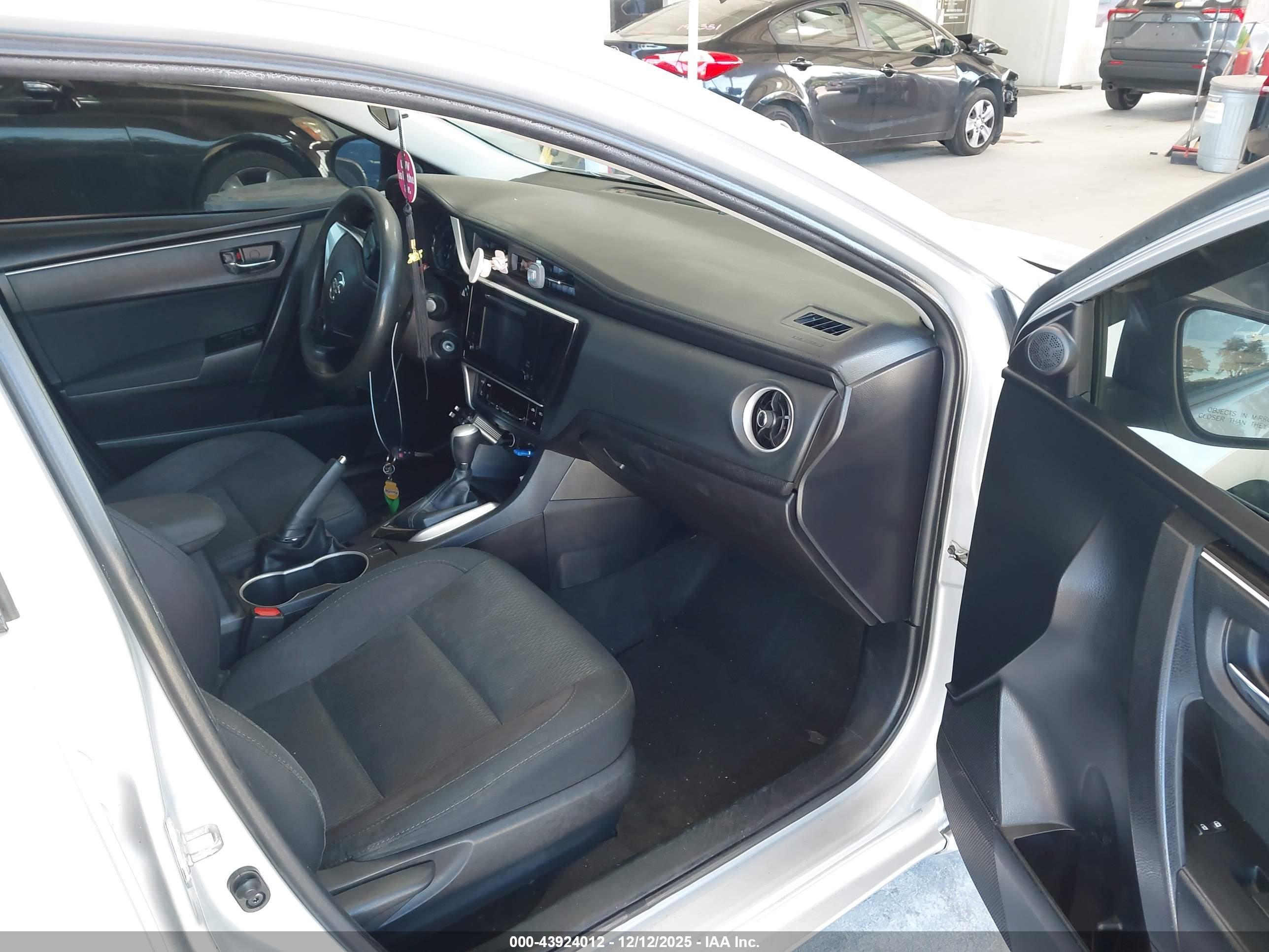 TOYOTA COROLLA image 5