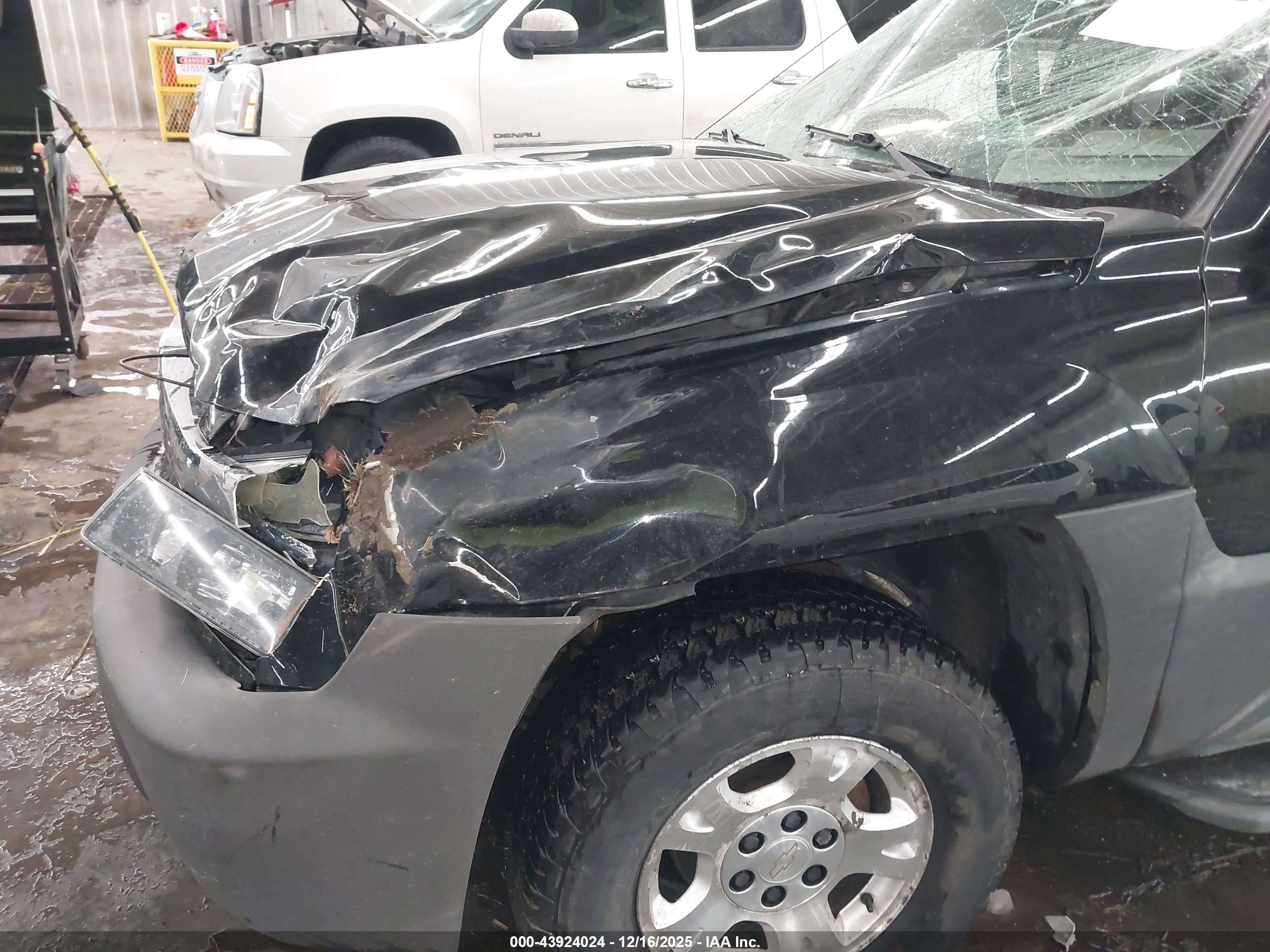 CHEVROLET AVALANCHE image 6