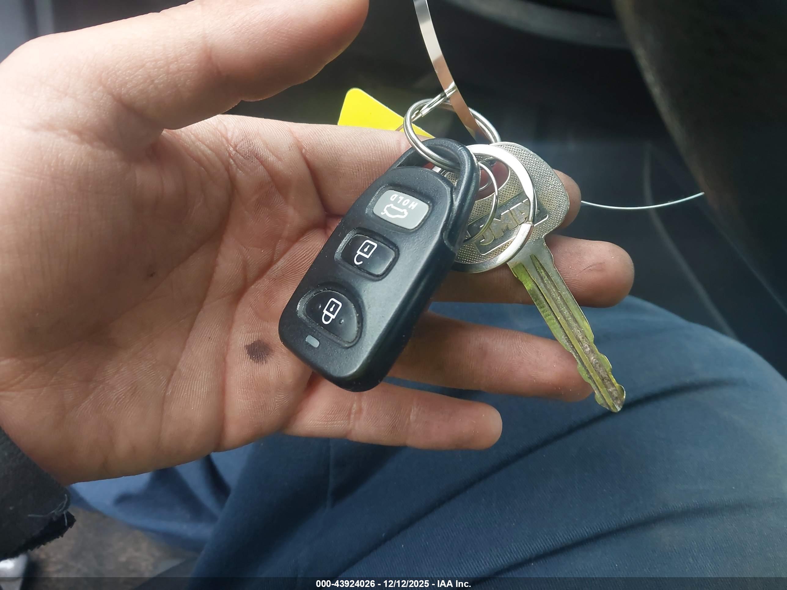 HYUNDAI ELANTRA image 11