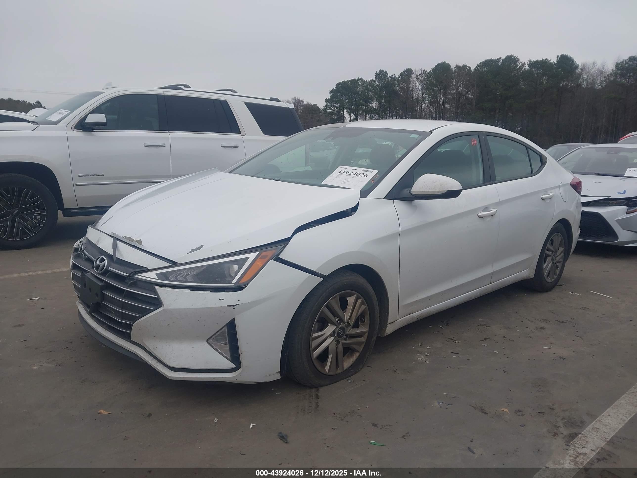 HYUNDAI ELANTRA image 2