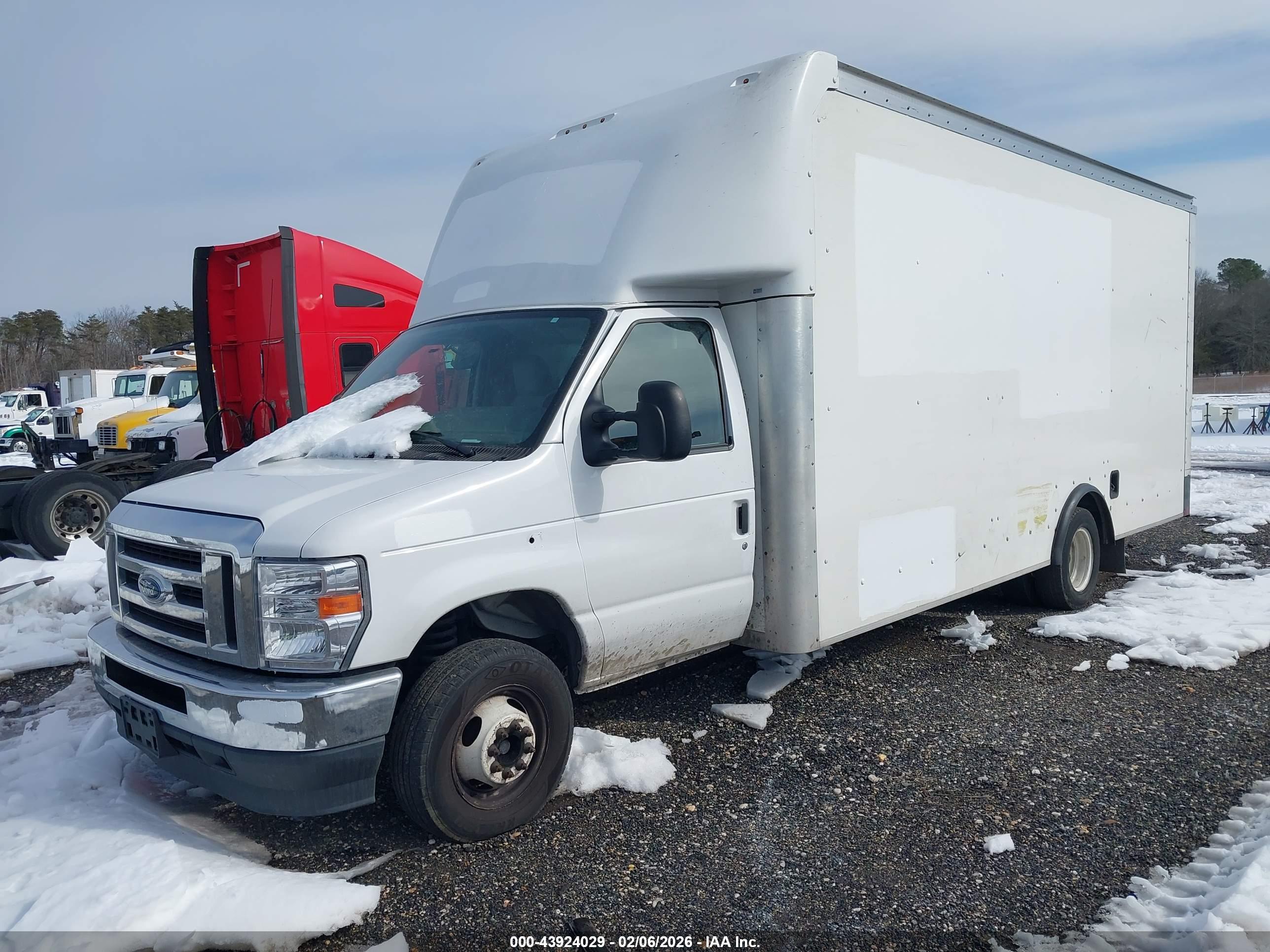 FORD E-450 image 2