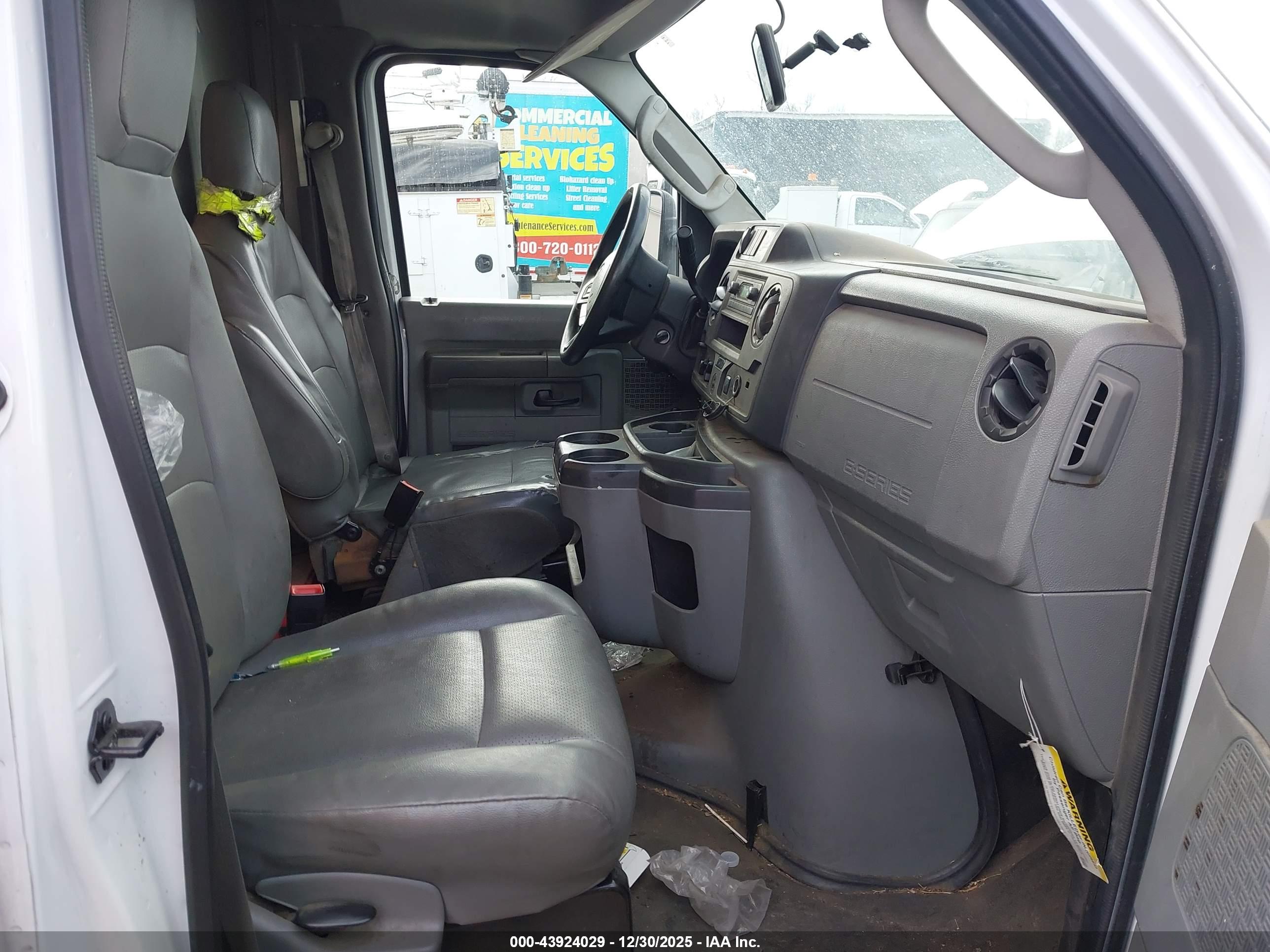 FORD E-450 image 7