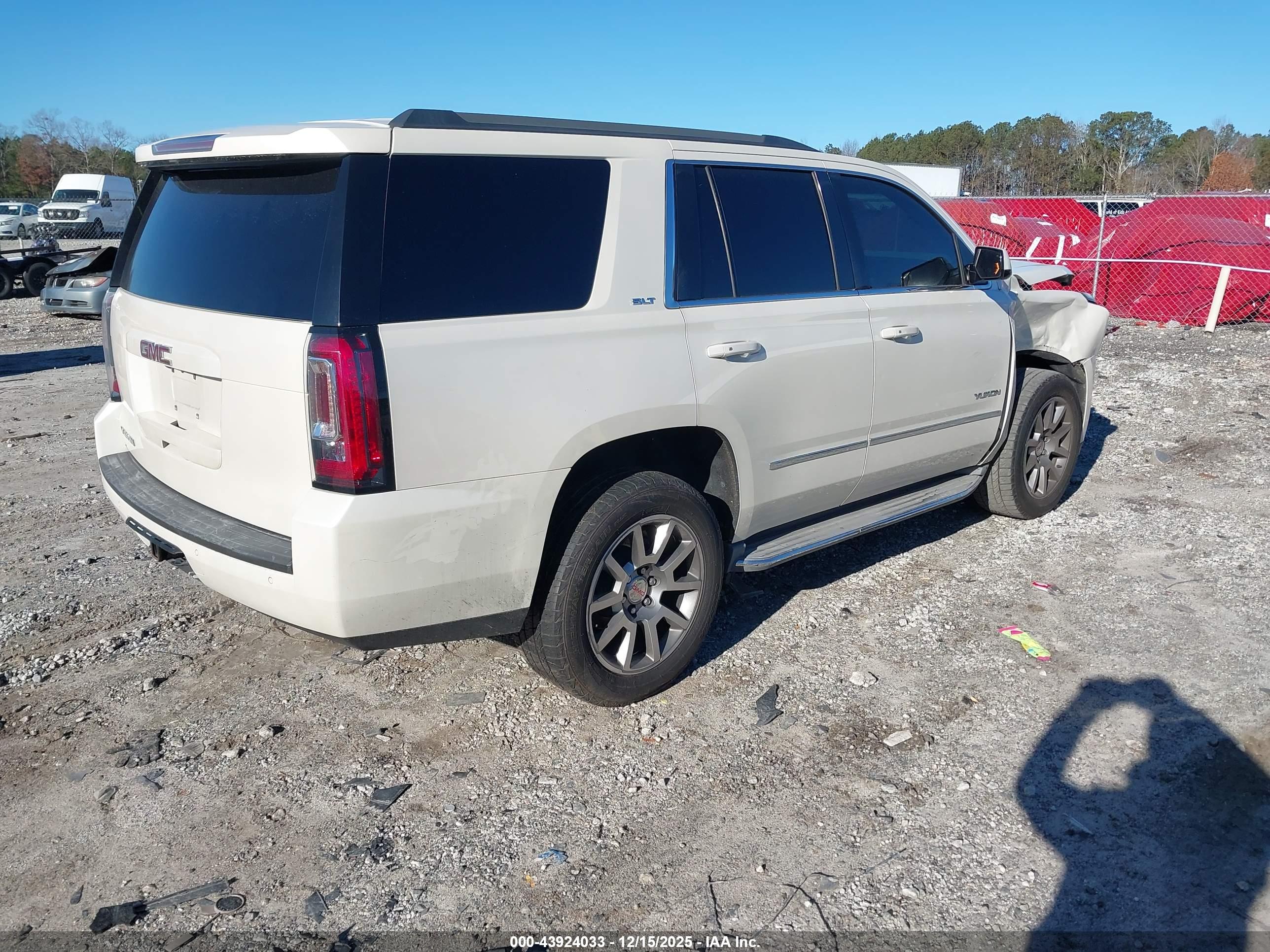 GMC YUKON image 4