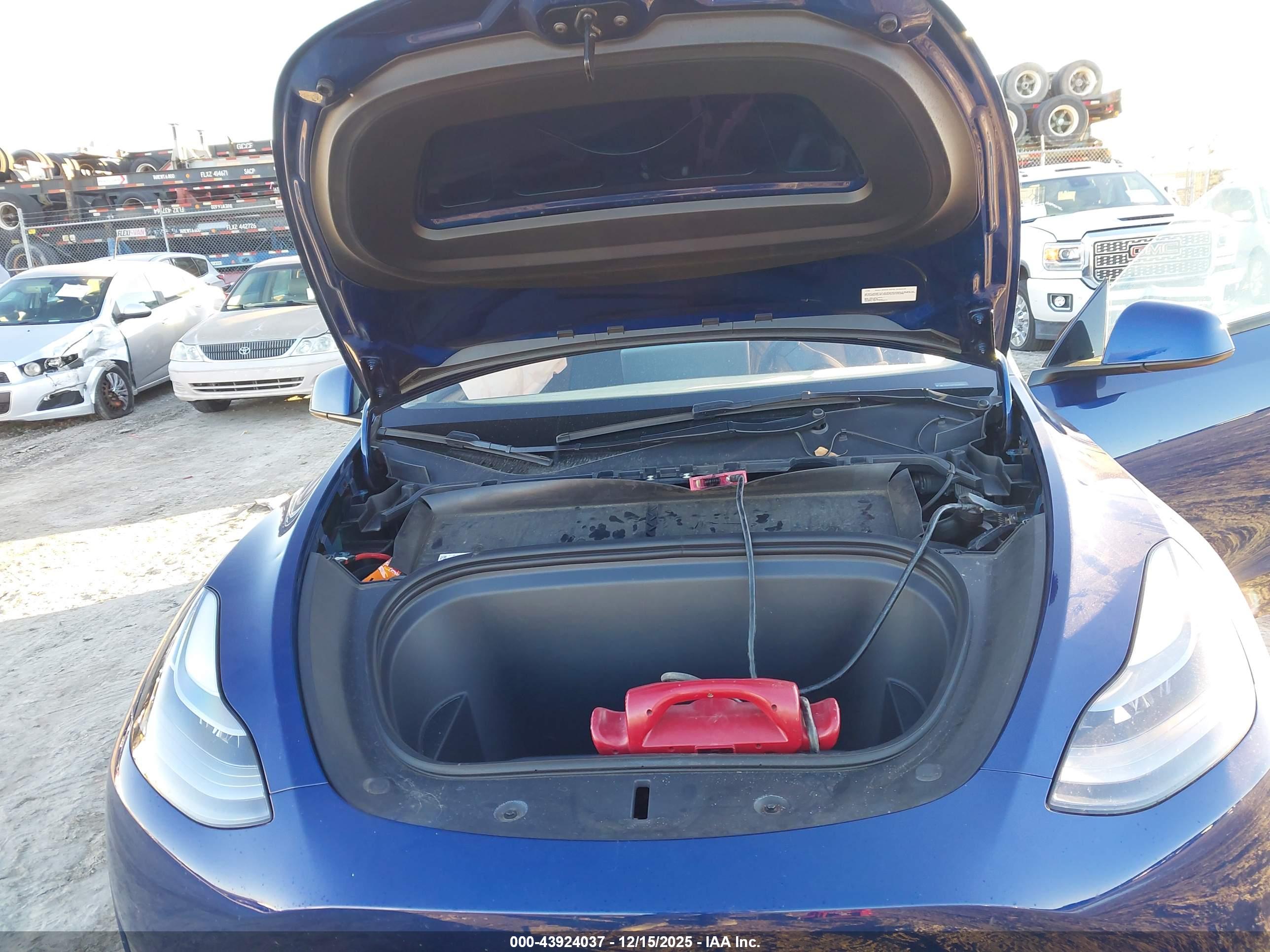 TESLA MODEL image 10