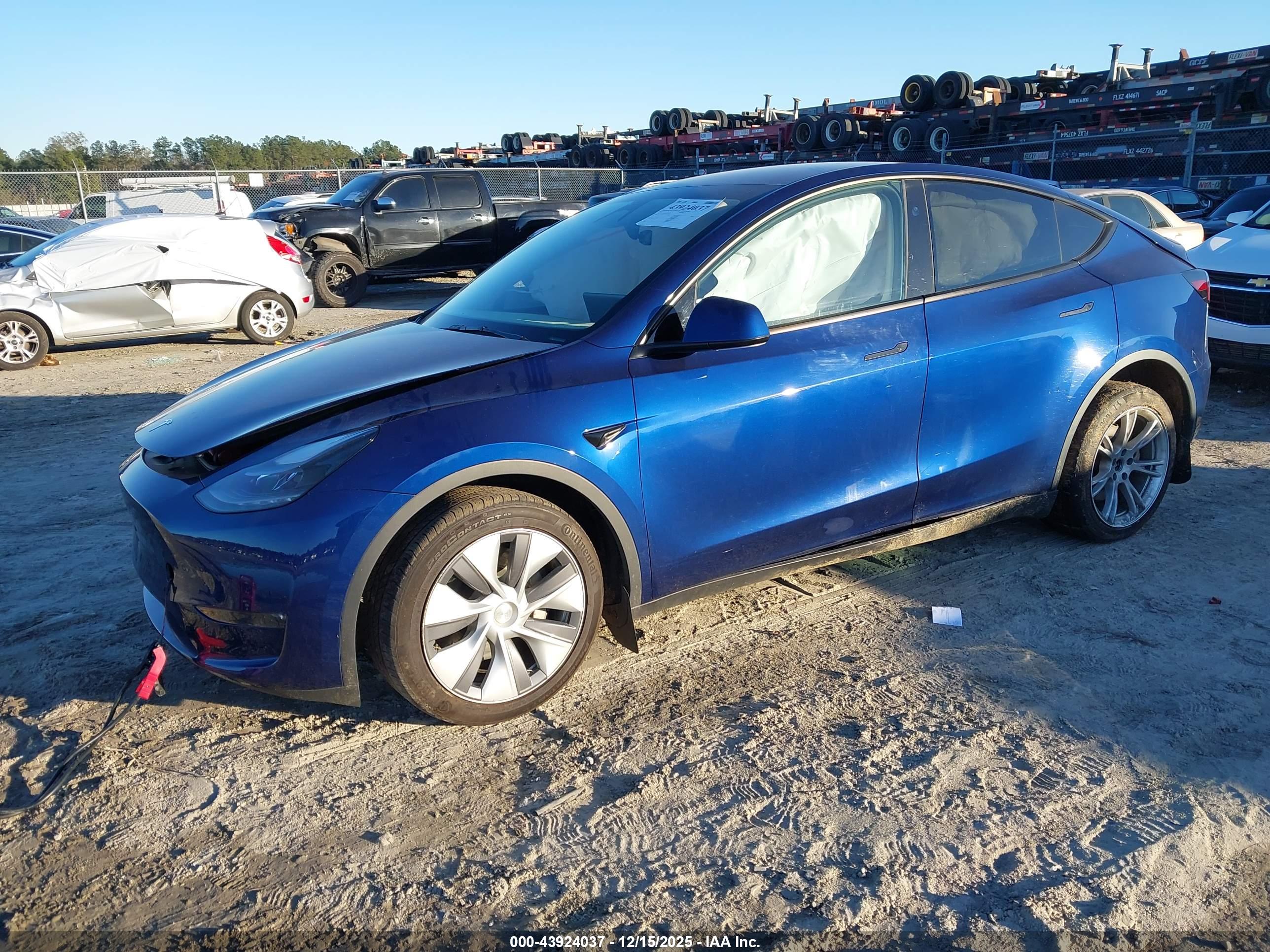TESLA MODEL image 2