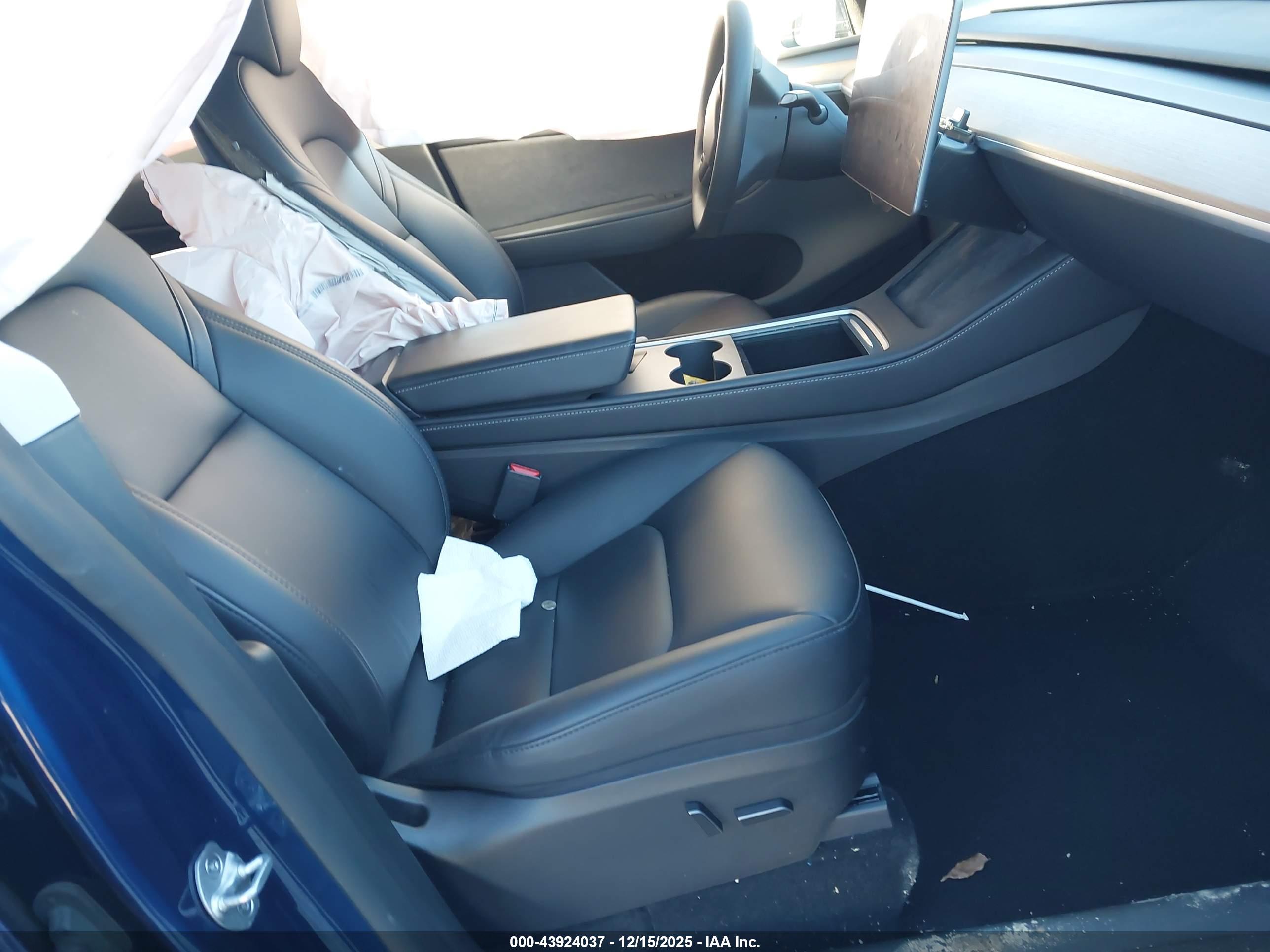 TESLA MODEL image 5